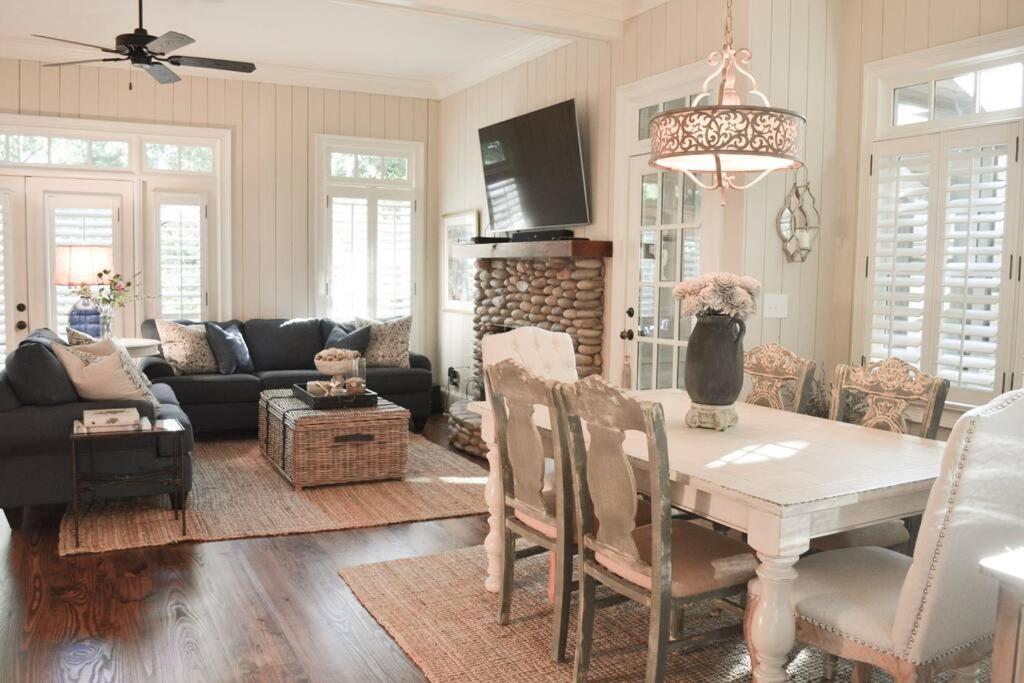 Three-Bedroom House photo 2