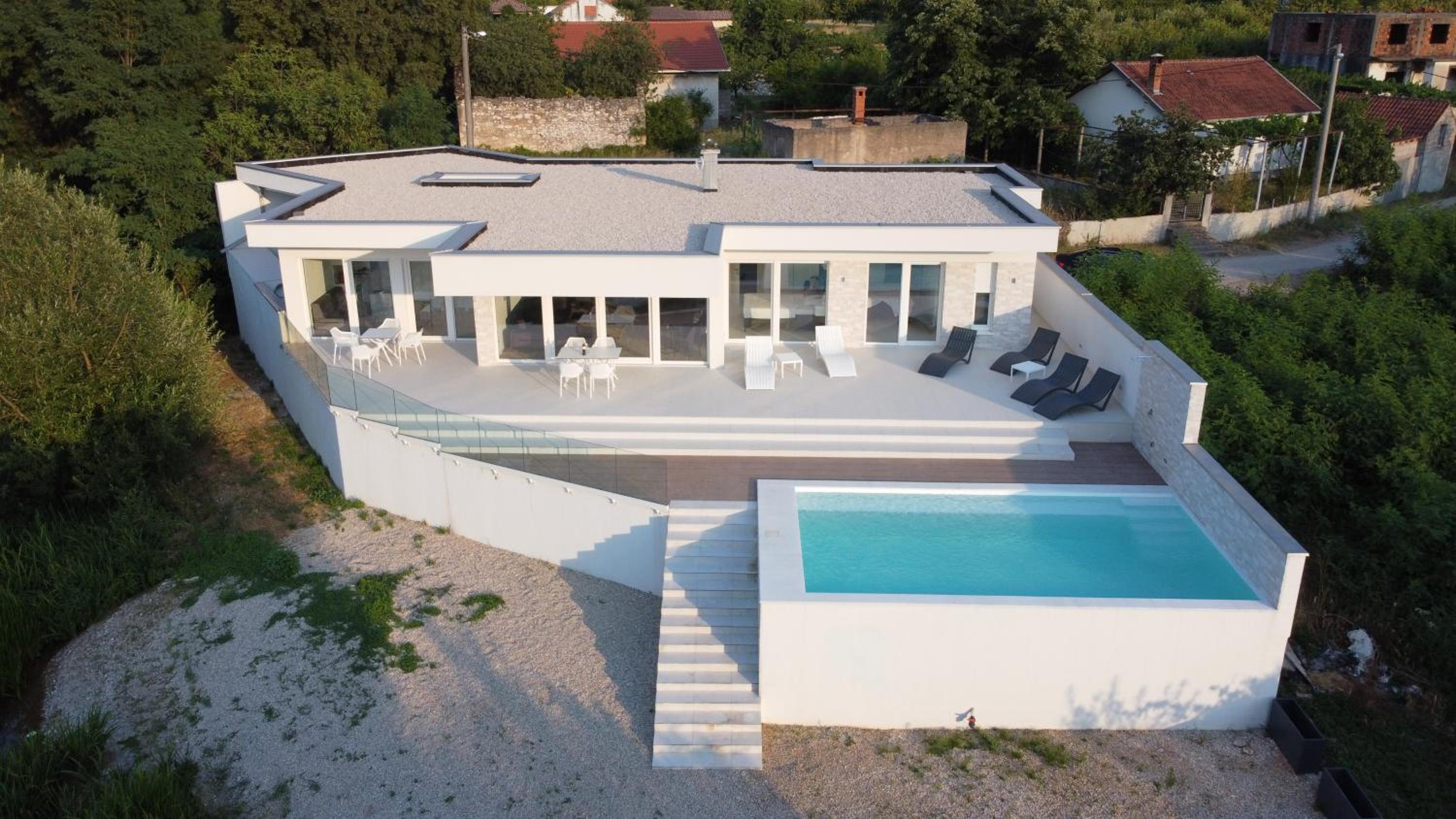 Villa photo 2