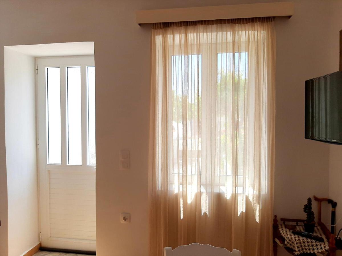 One-Bedroom House - Photo 11