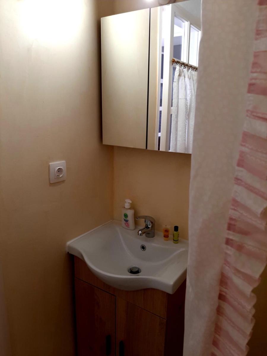 One-Bedroom House - Photo 13