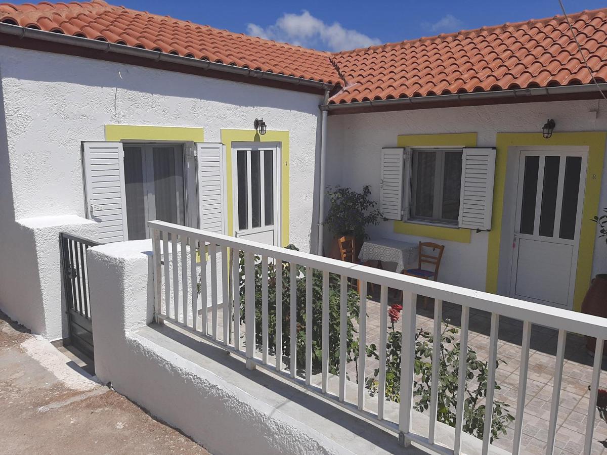 One-Bedroom House - Photo 14