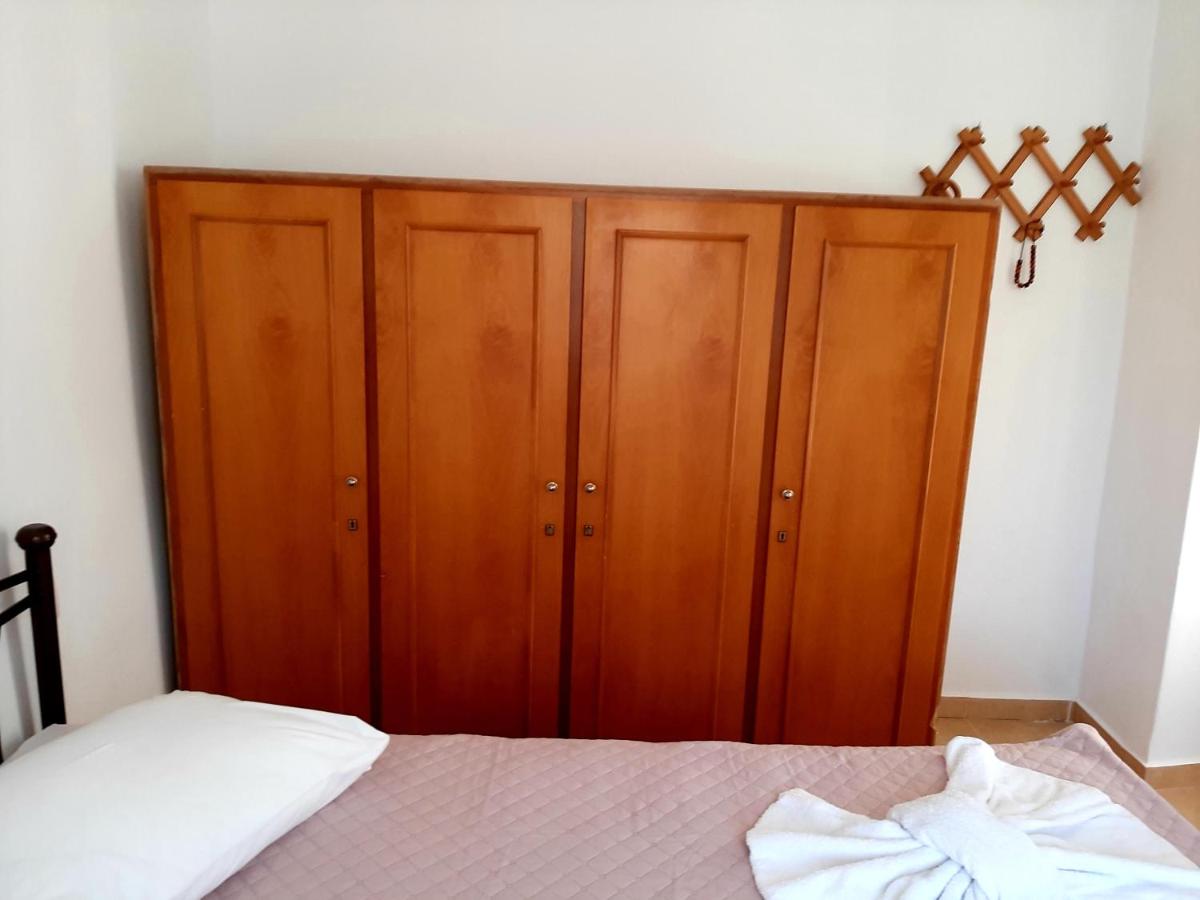 One-Bedroom House - Photo 19
