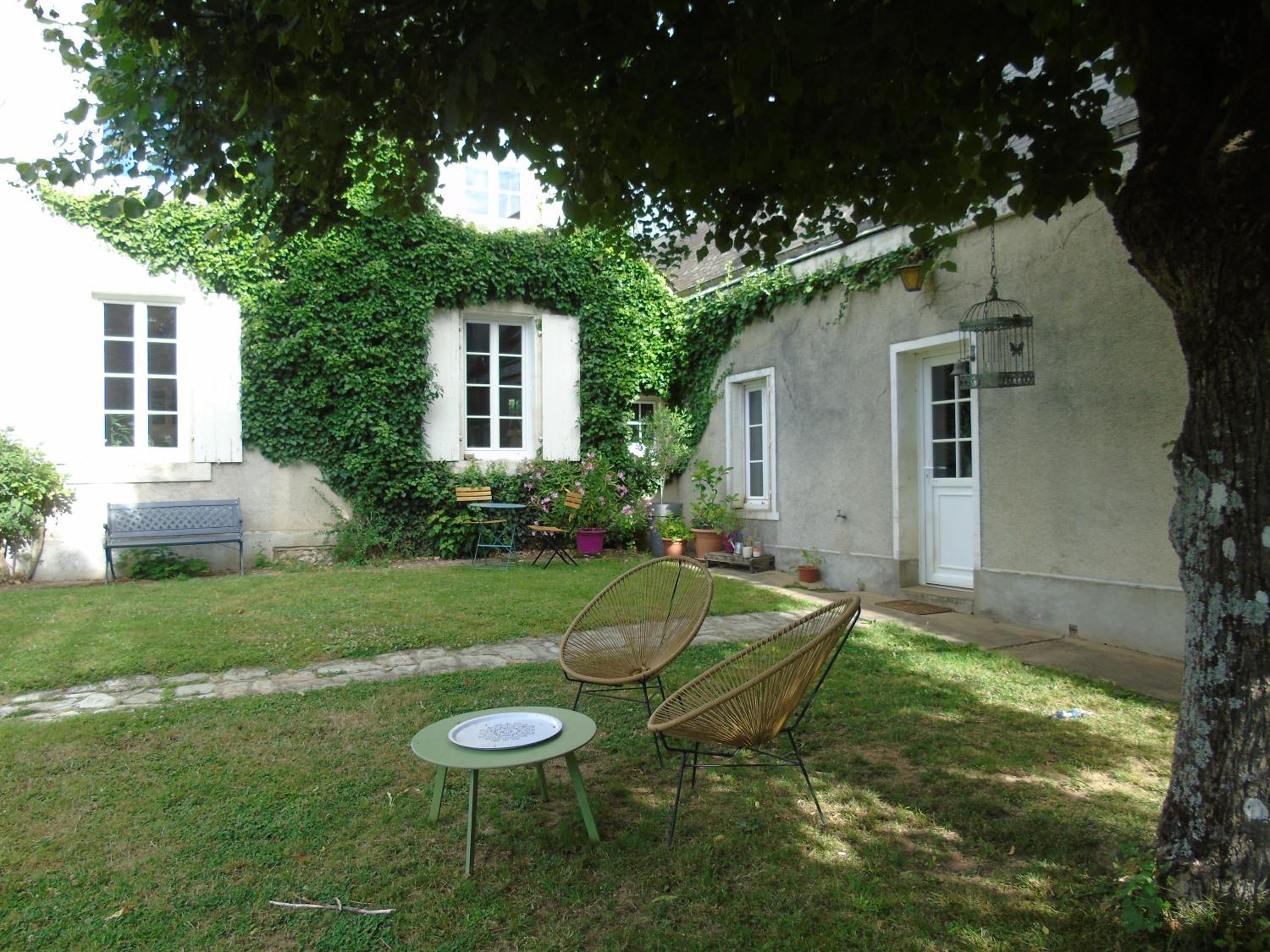 Family Room with Garden View - Photo 3
