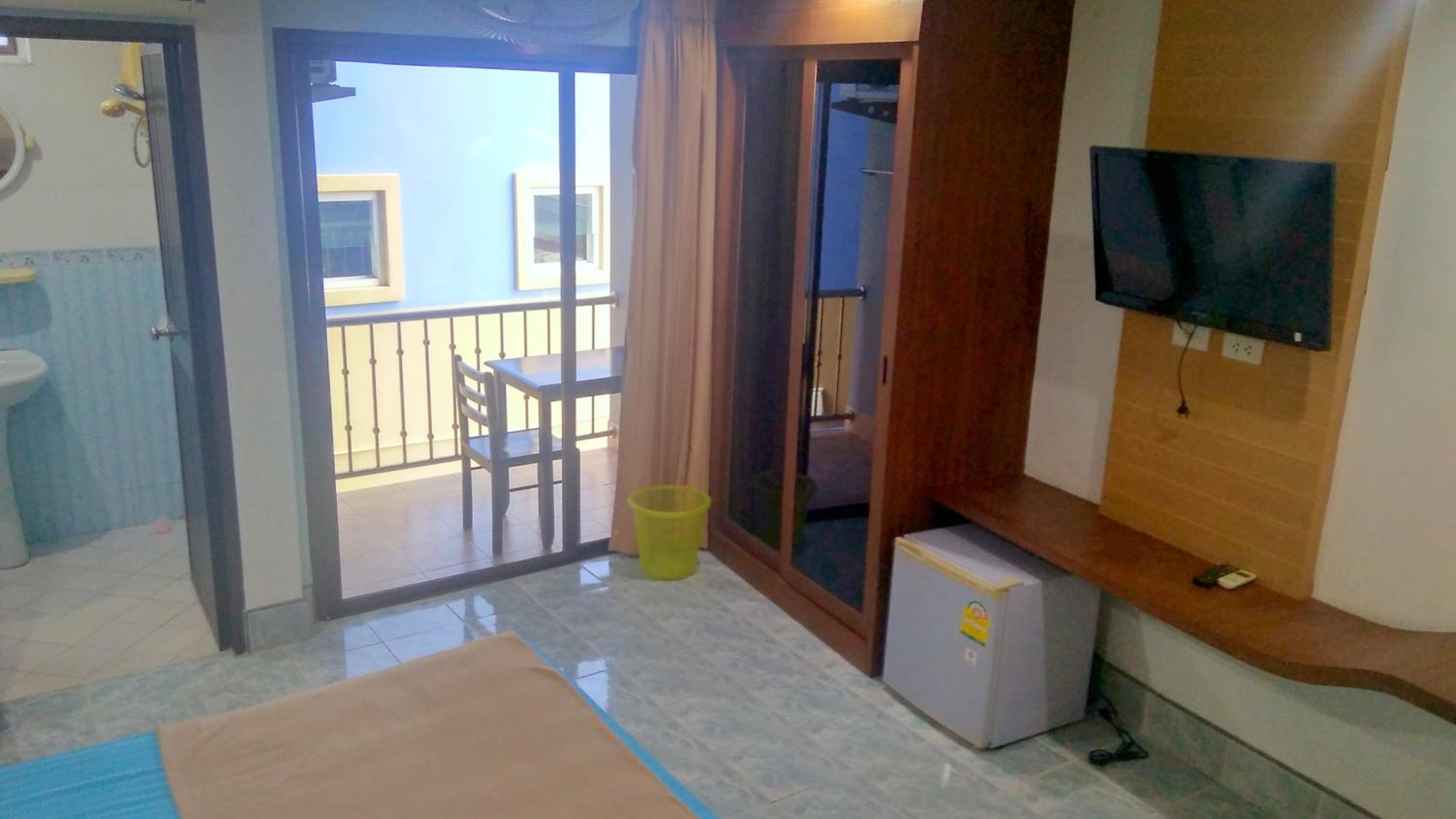 Standard Double Room - Photo 8