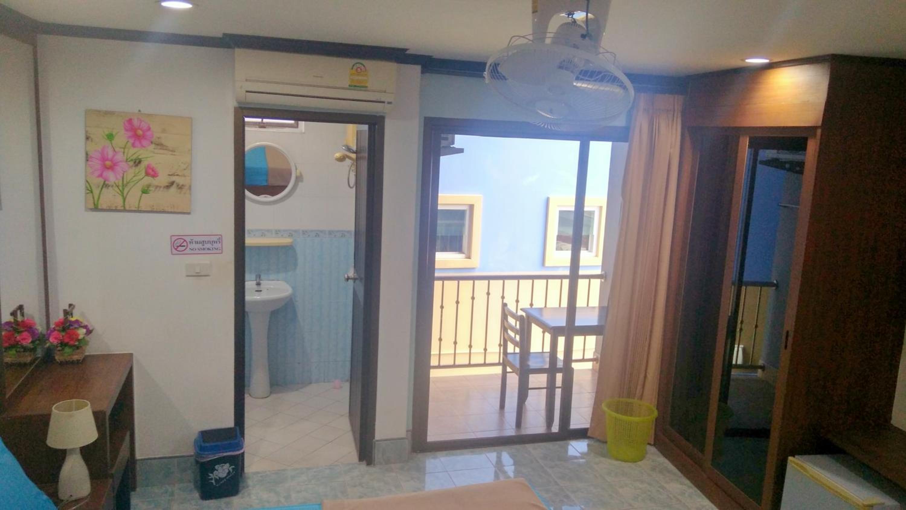Standard Double Room - Photo 9