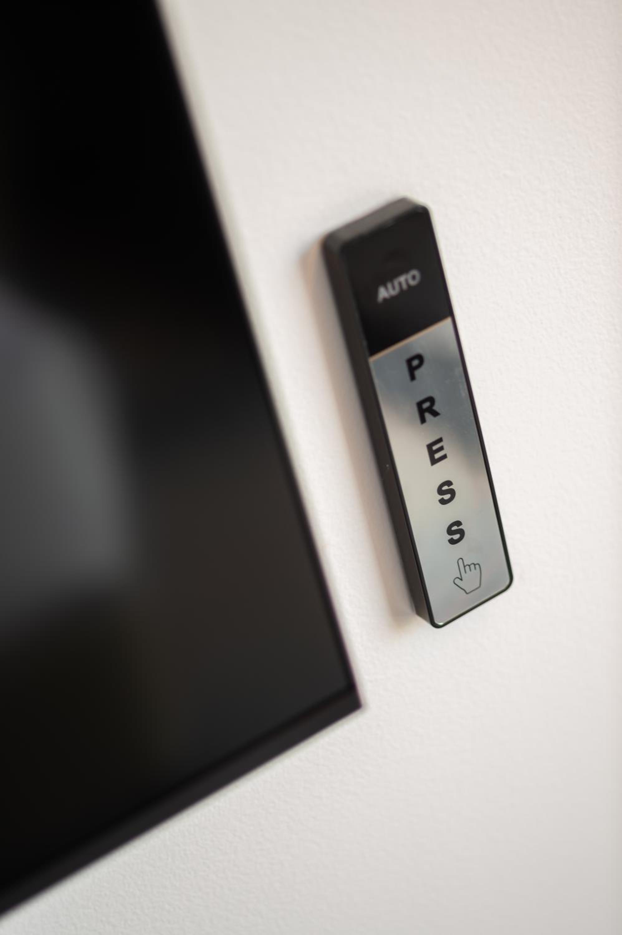 Executive King Accessible - Includes Executive Lounge Access