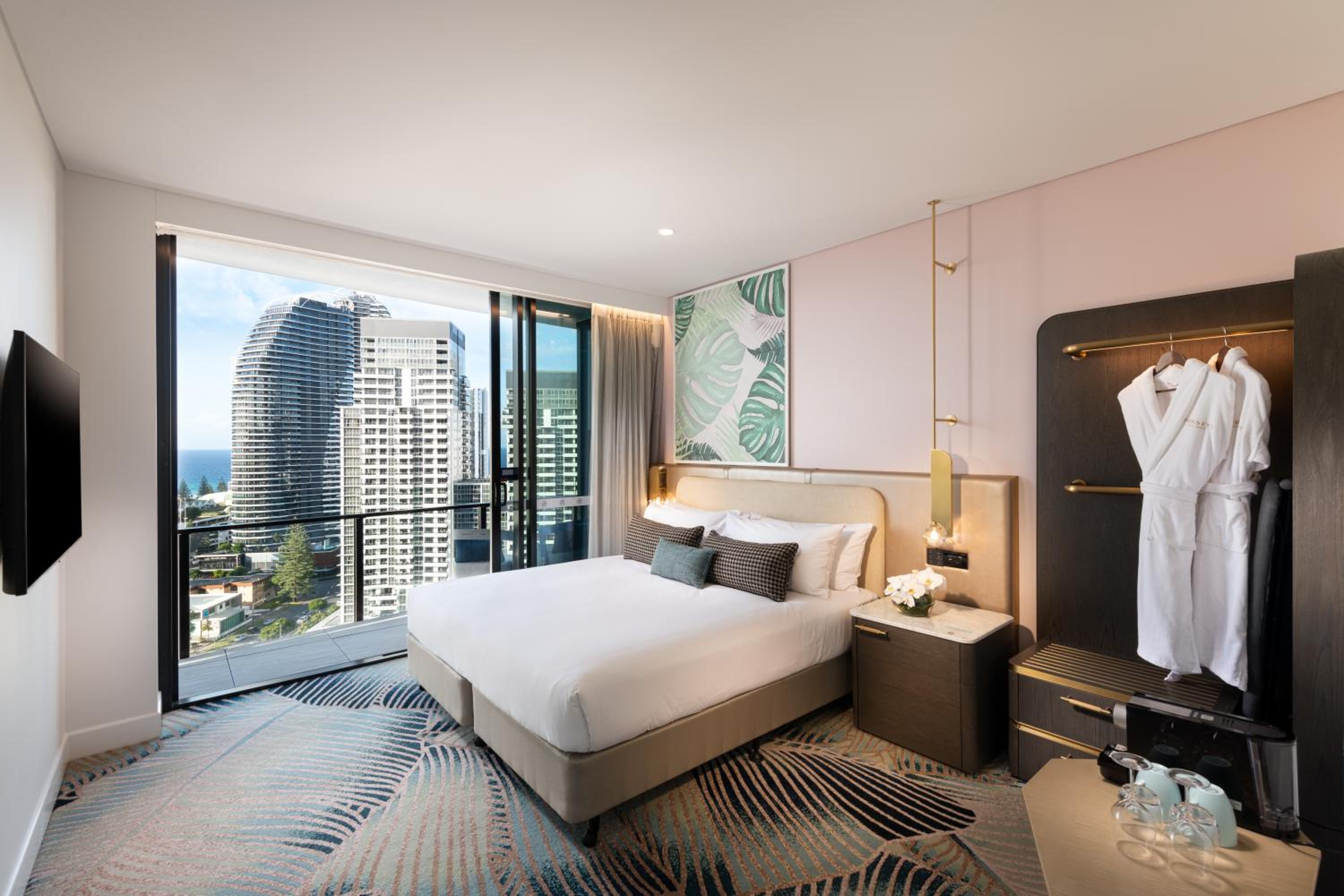 Executive King Accessible - Includes Executive Lounge Access