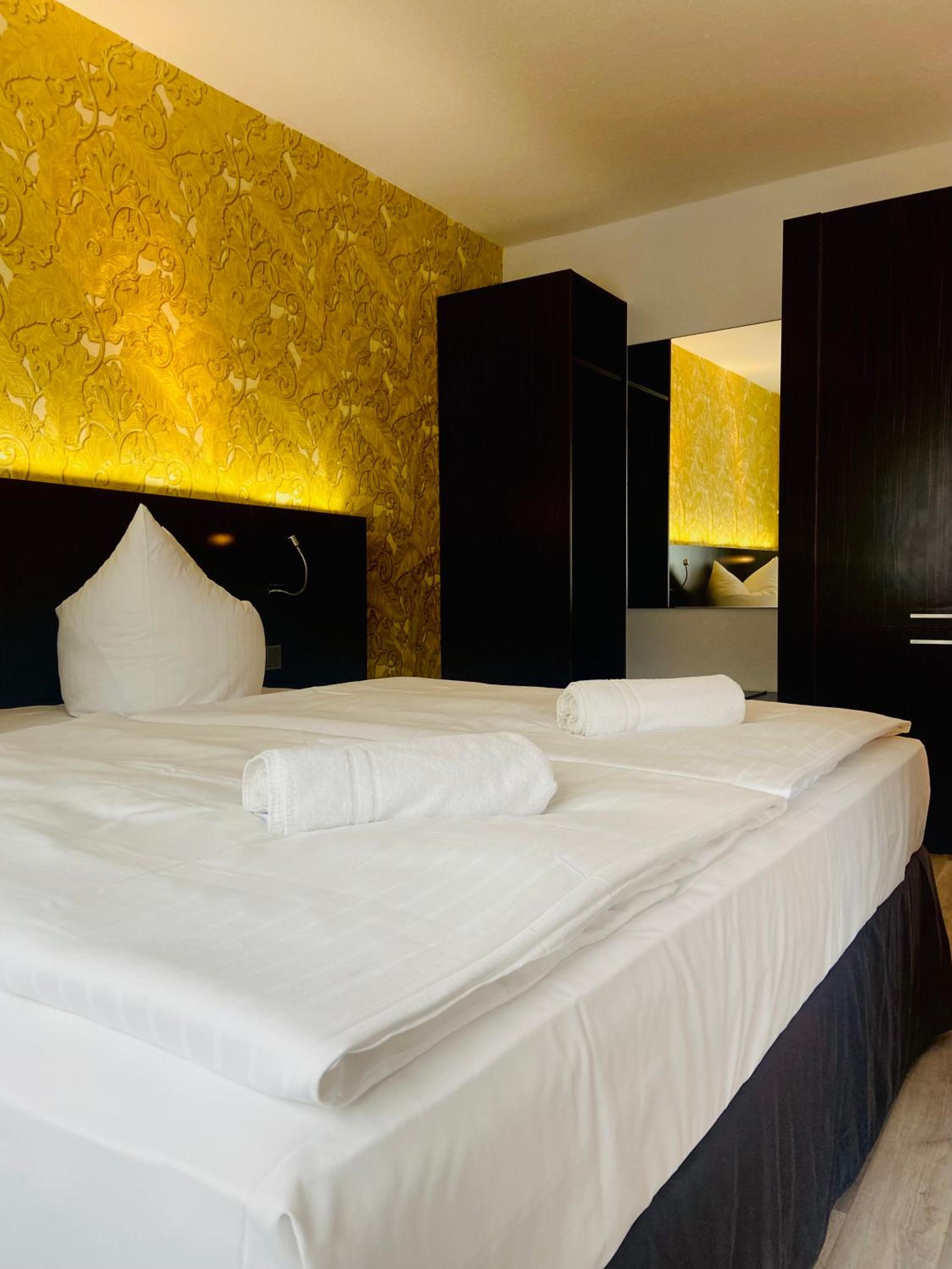 Double Room with Private Bathroom - Photo 2