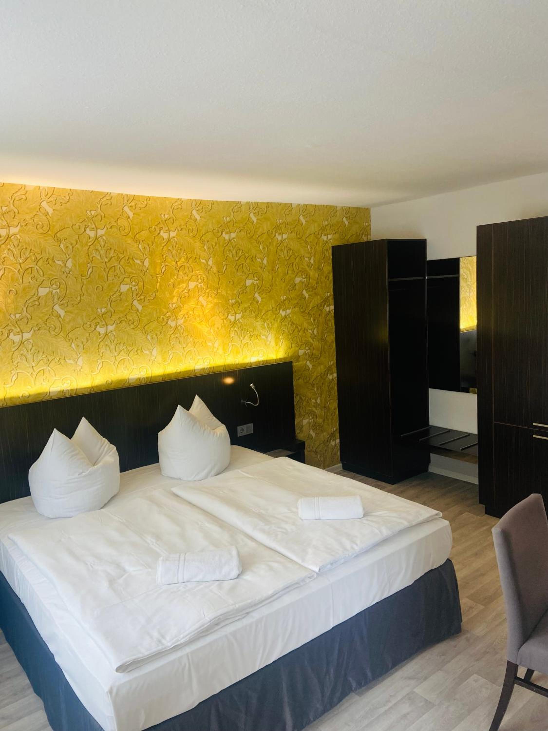 Double Room with Private Bathroom - Photo 4