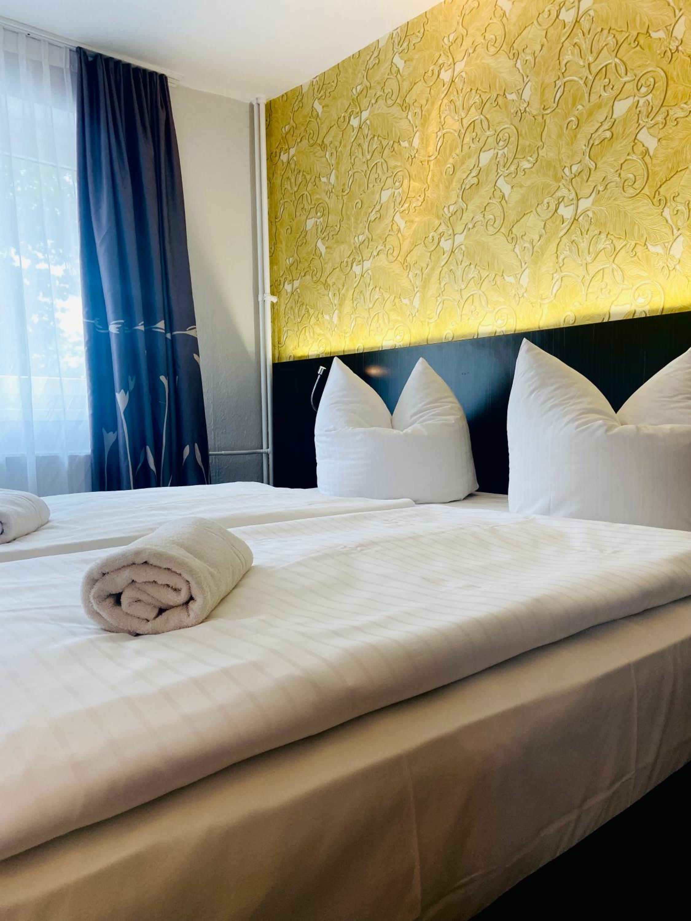 Double Room with Private Bathroom - Photo 15
