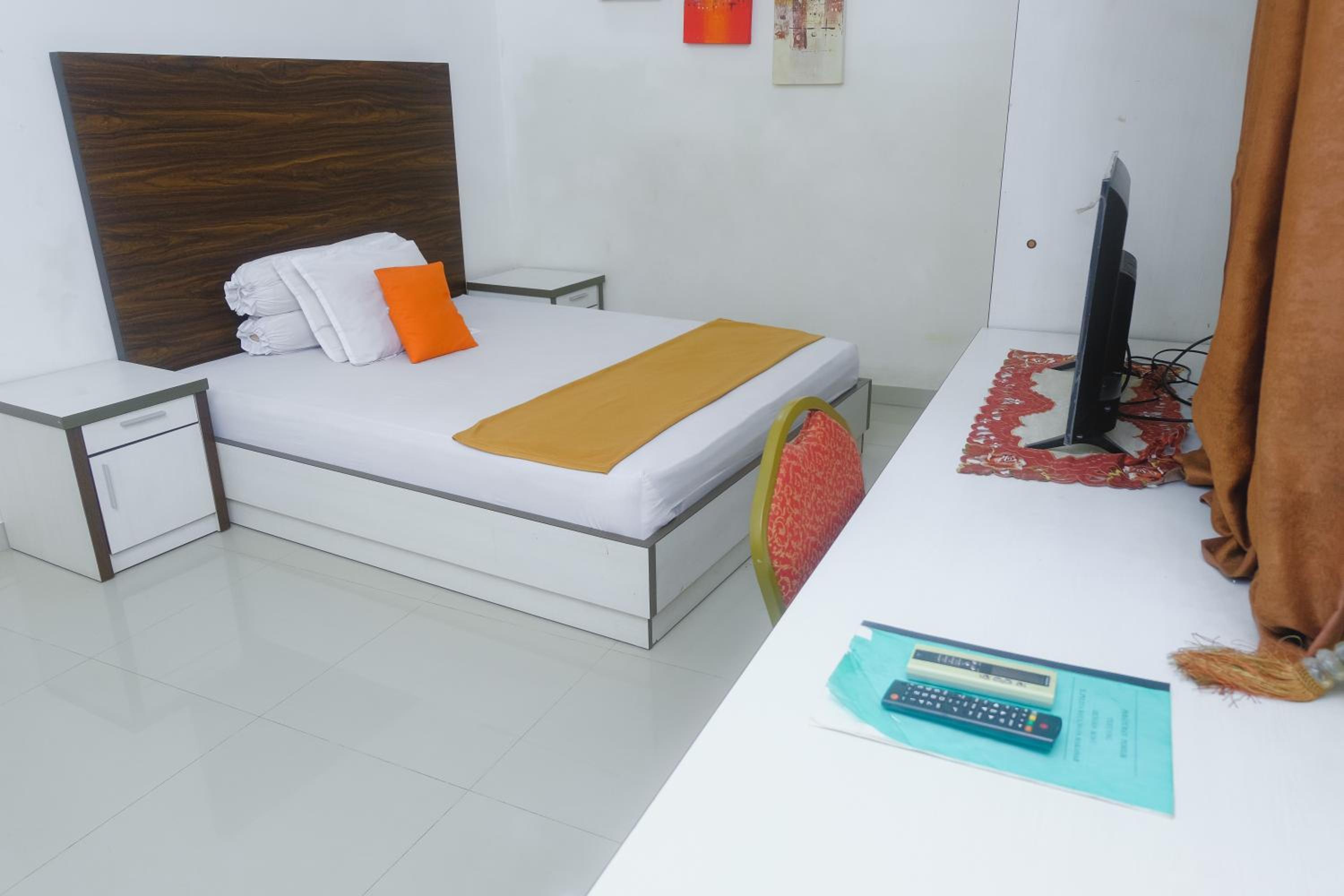 Deluxe Room - Photo 9