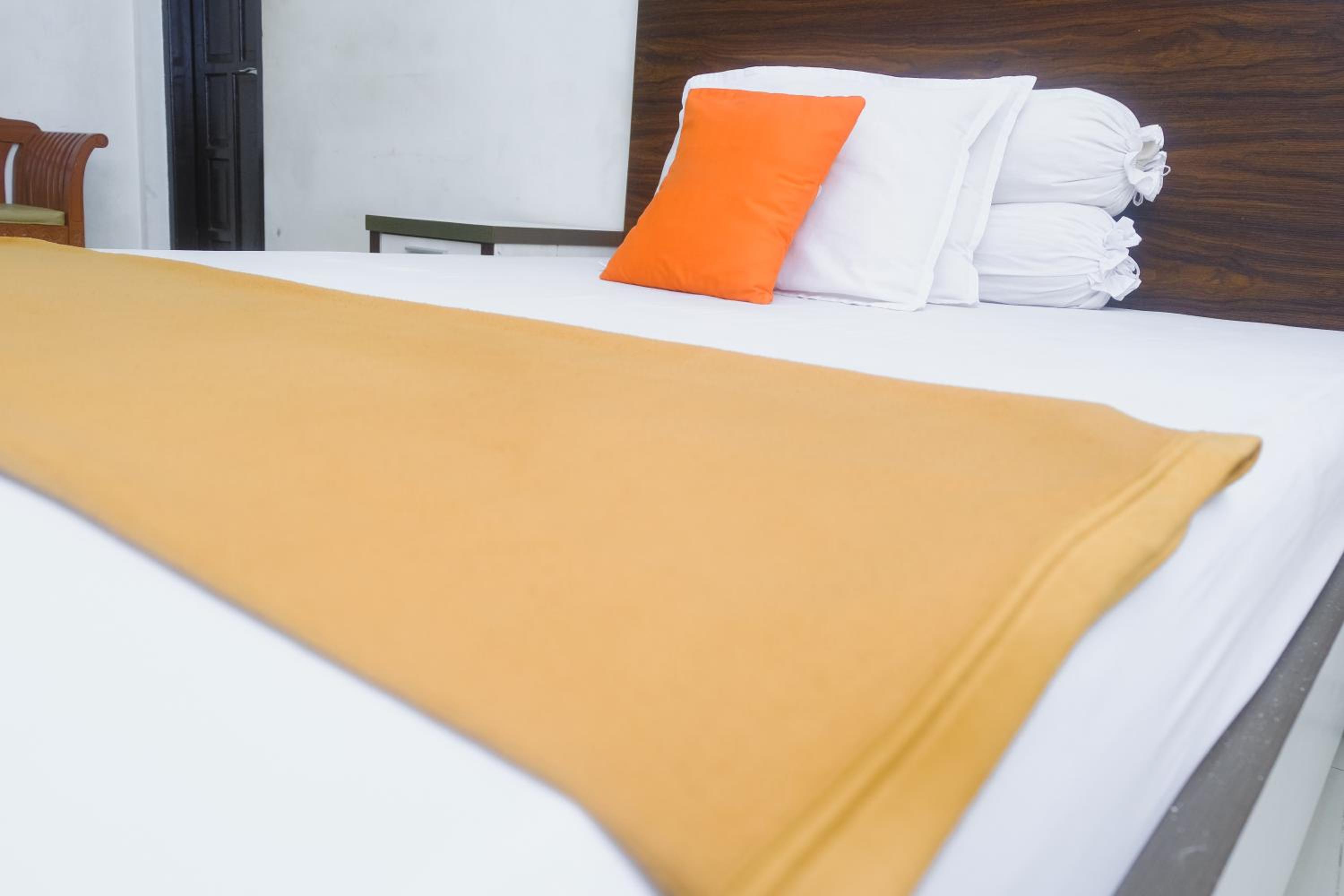 Deluxe Room - Photo 10