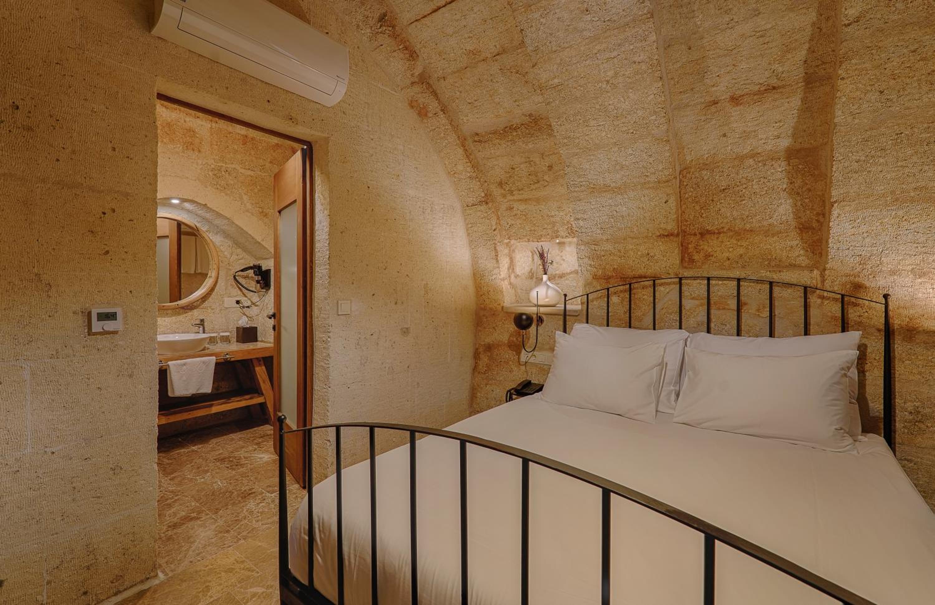 Standard Double Room - Photo 3
