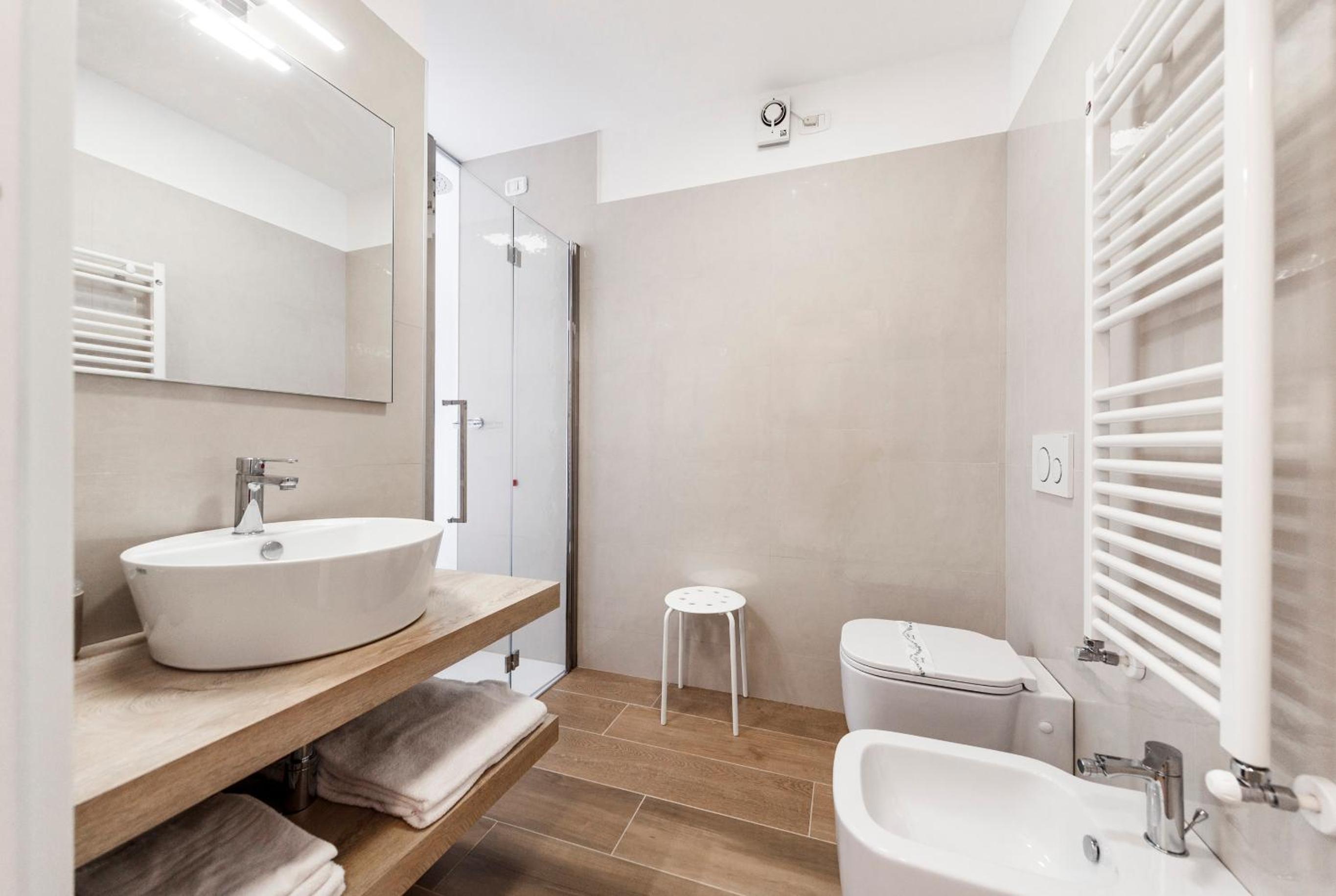 Deluxe Double or Twin Room with Balcony - Photo 10