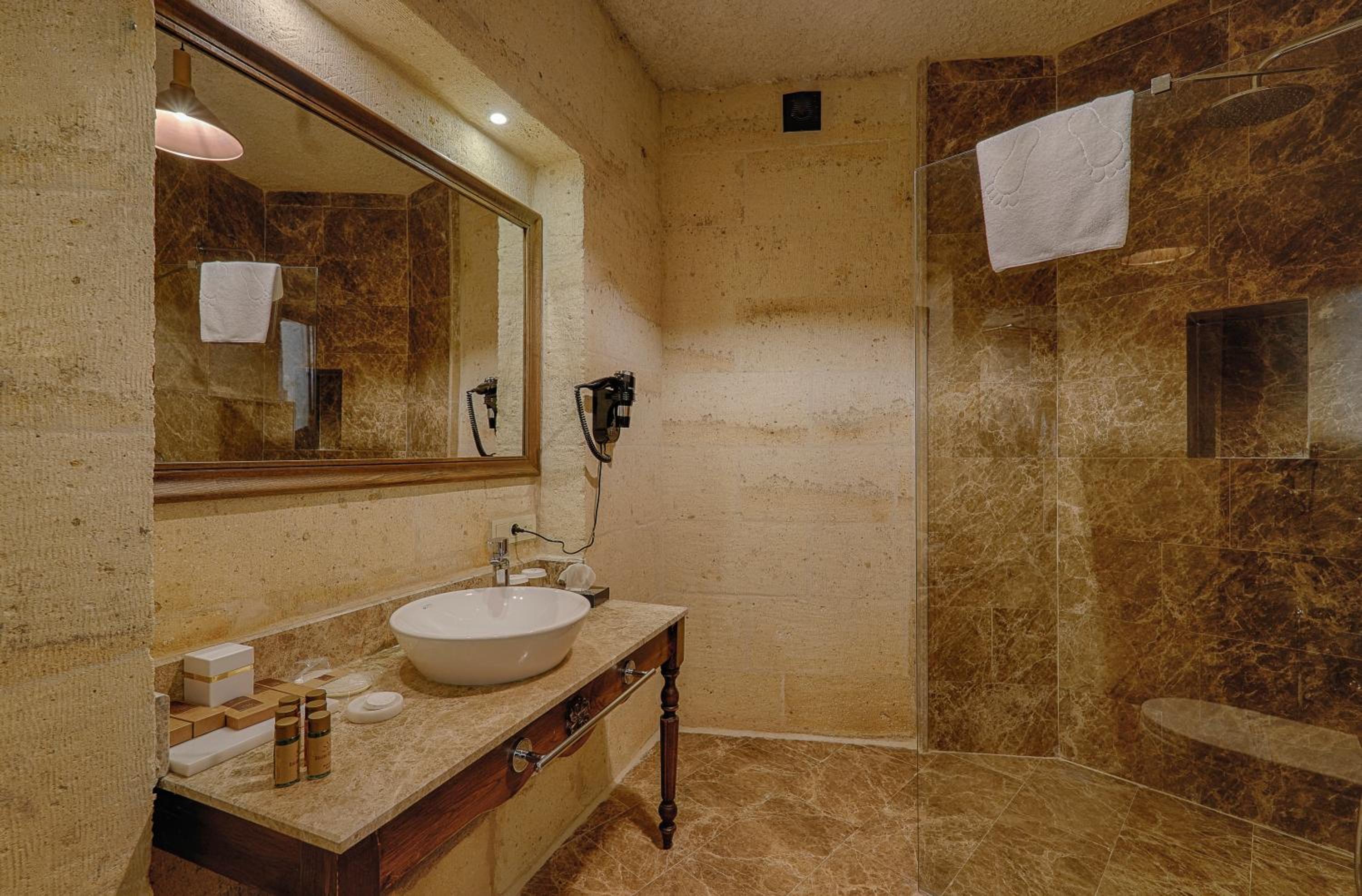 Standard Double Room - Photo 5