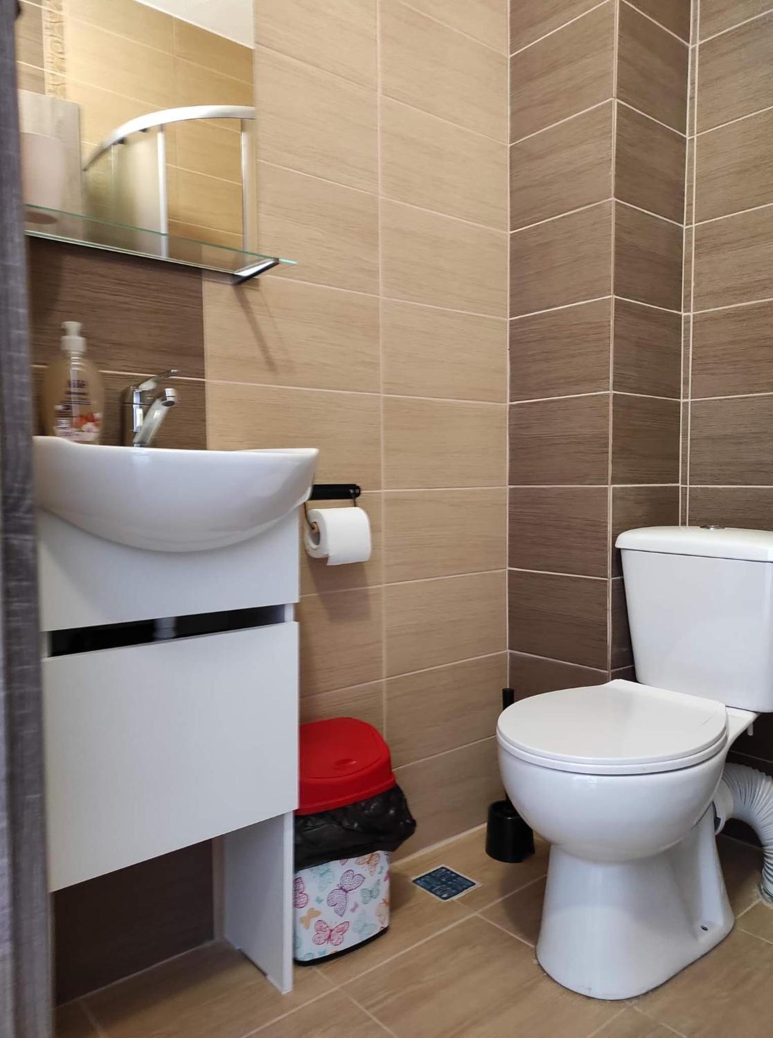Quadruple Room with Private Bathroom photo 3