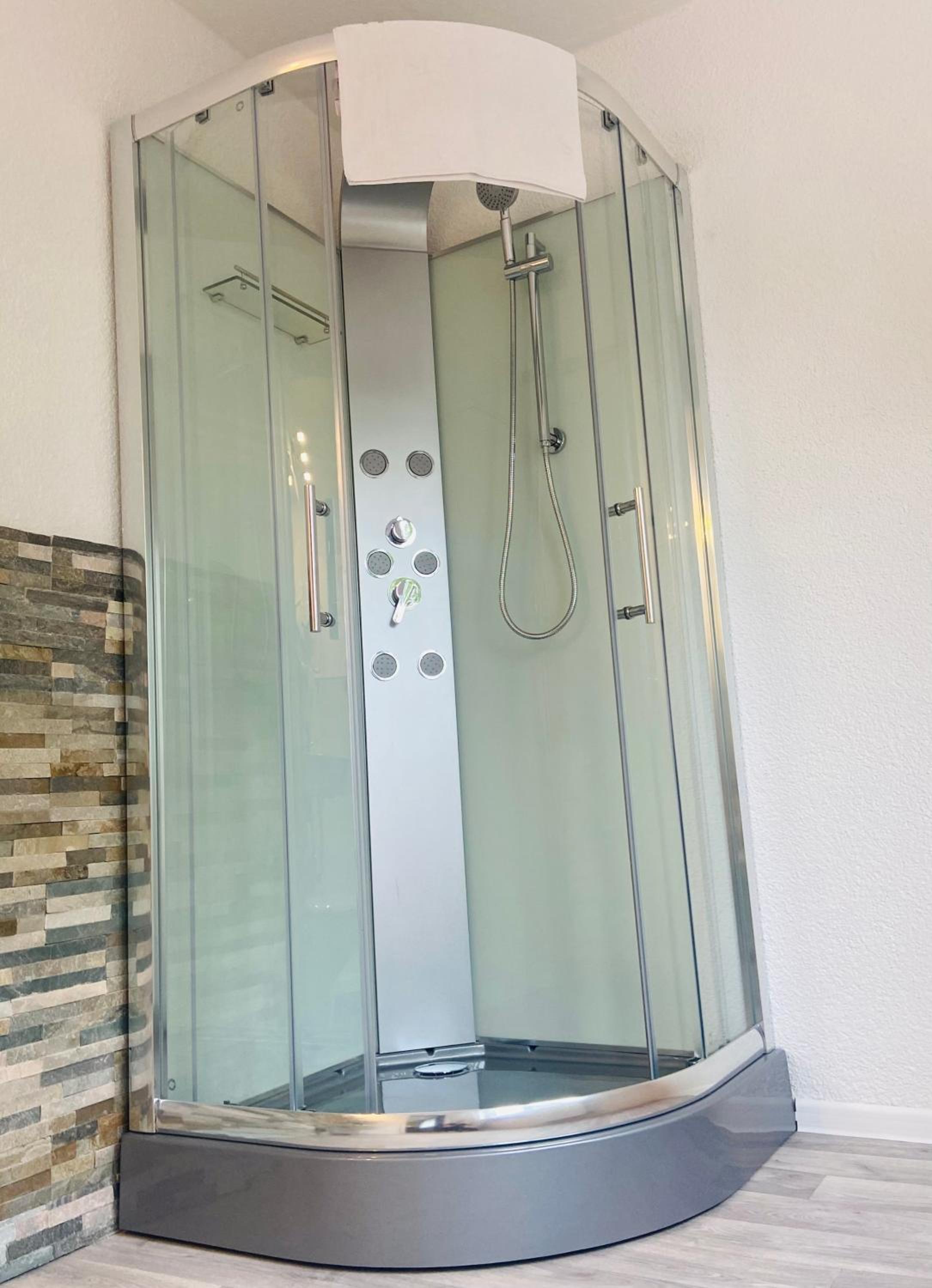 Double Room with Private Bathroom - Photo 6