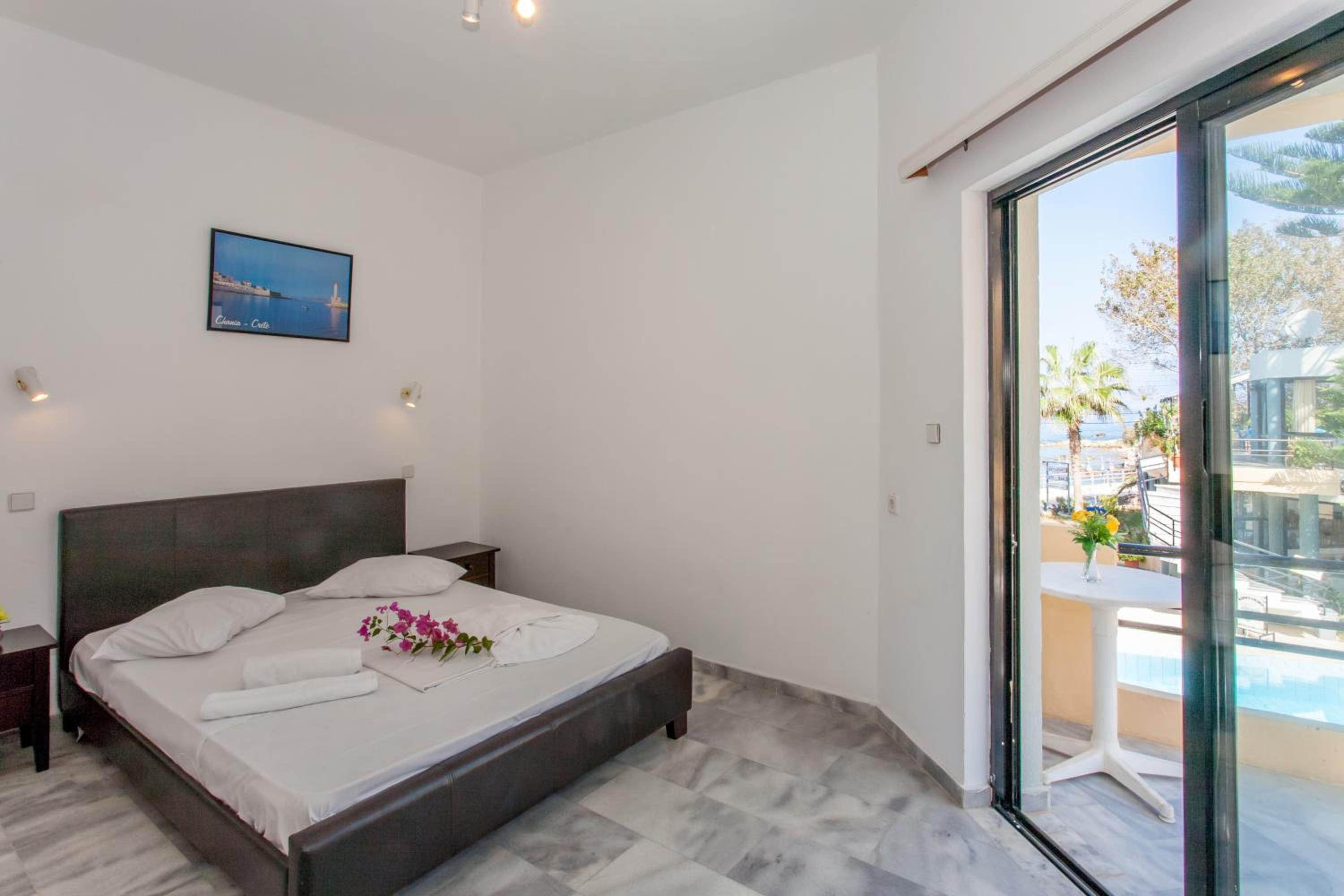 Twin Room with Sea View - Photo 6