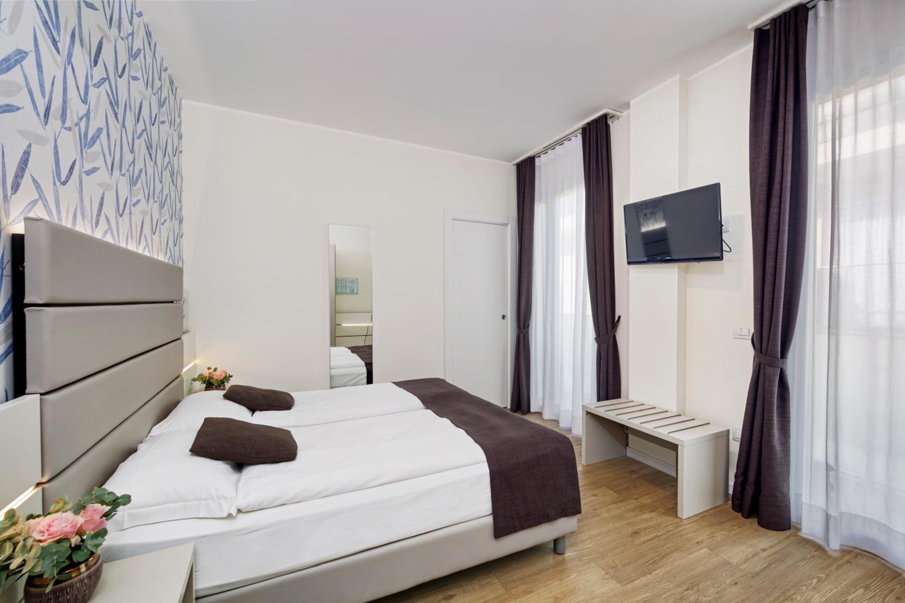 Double Room with Partial Sea View - Photo 4