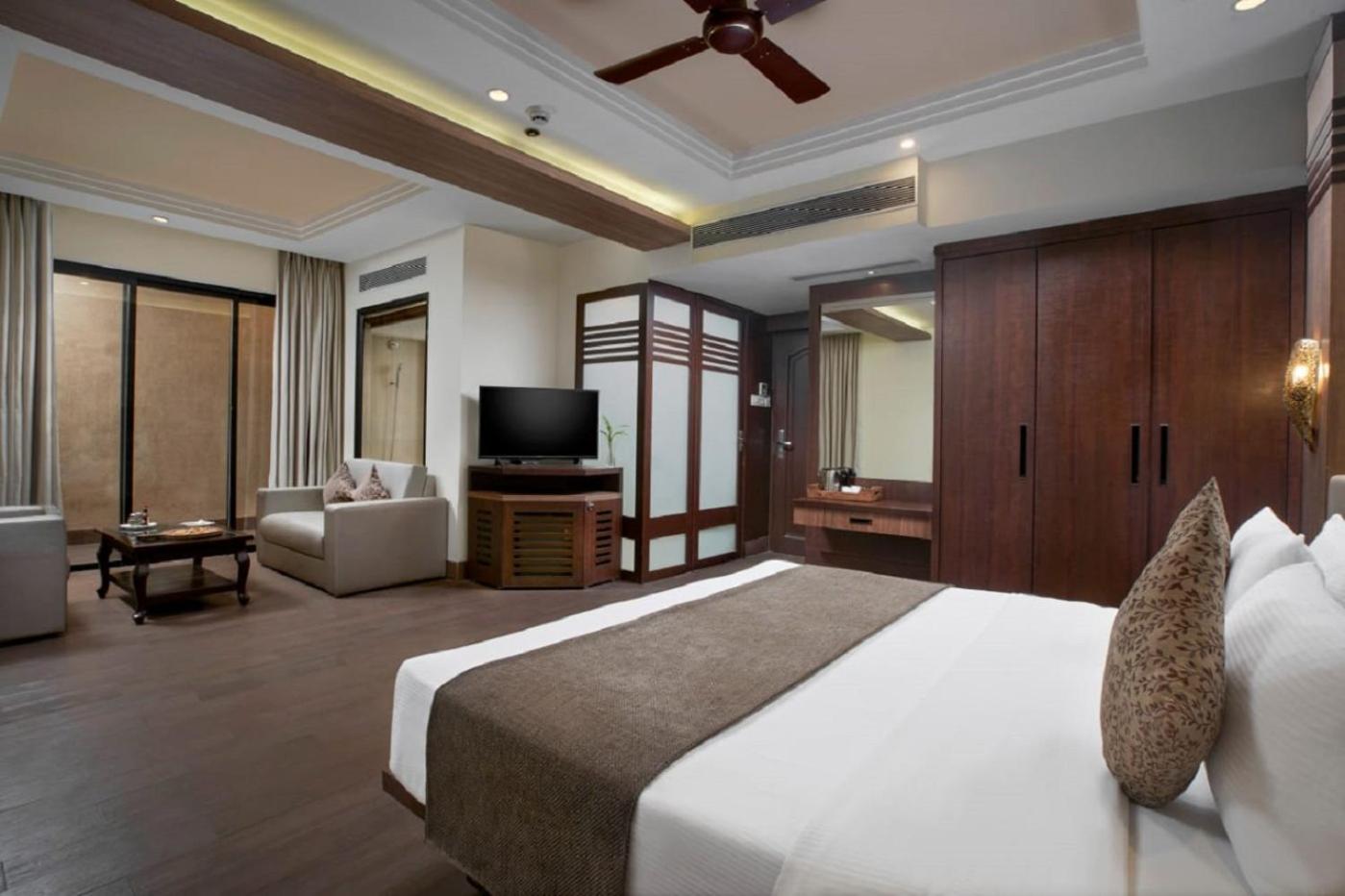 Luxury Suite – Royale Wing photo