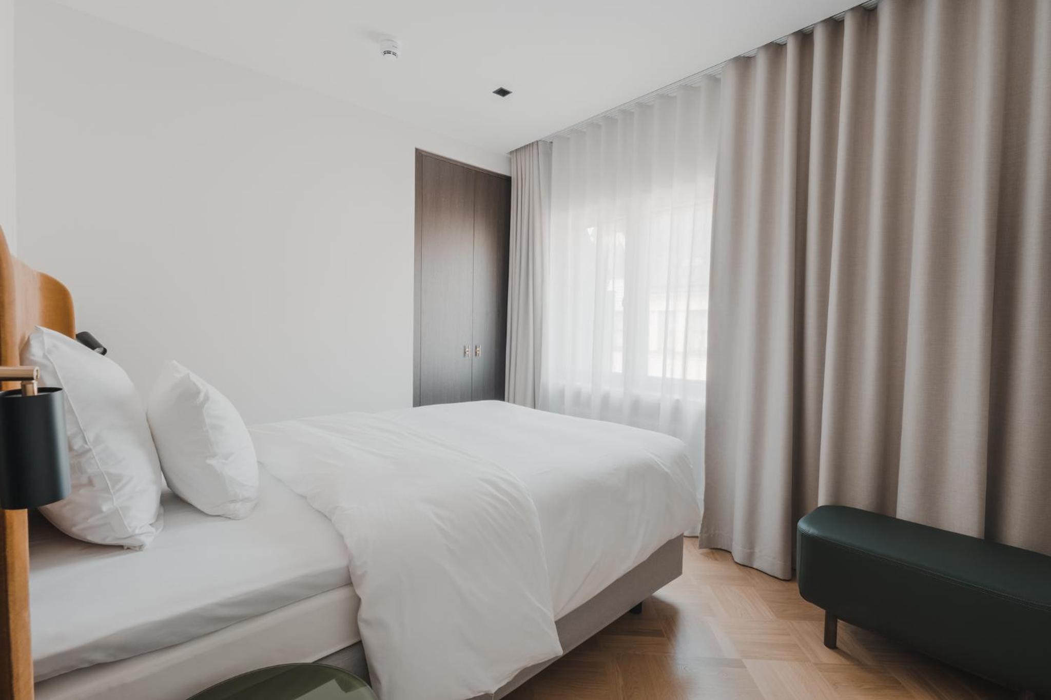 Room, 1 Queen Bed (Solo Queen)
