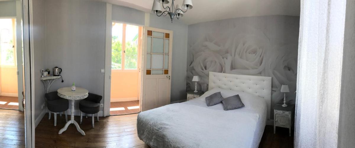 Double Room with Private Bathroom photo 2