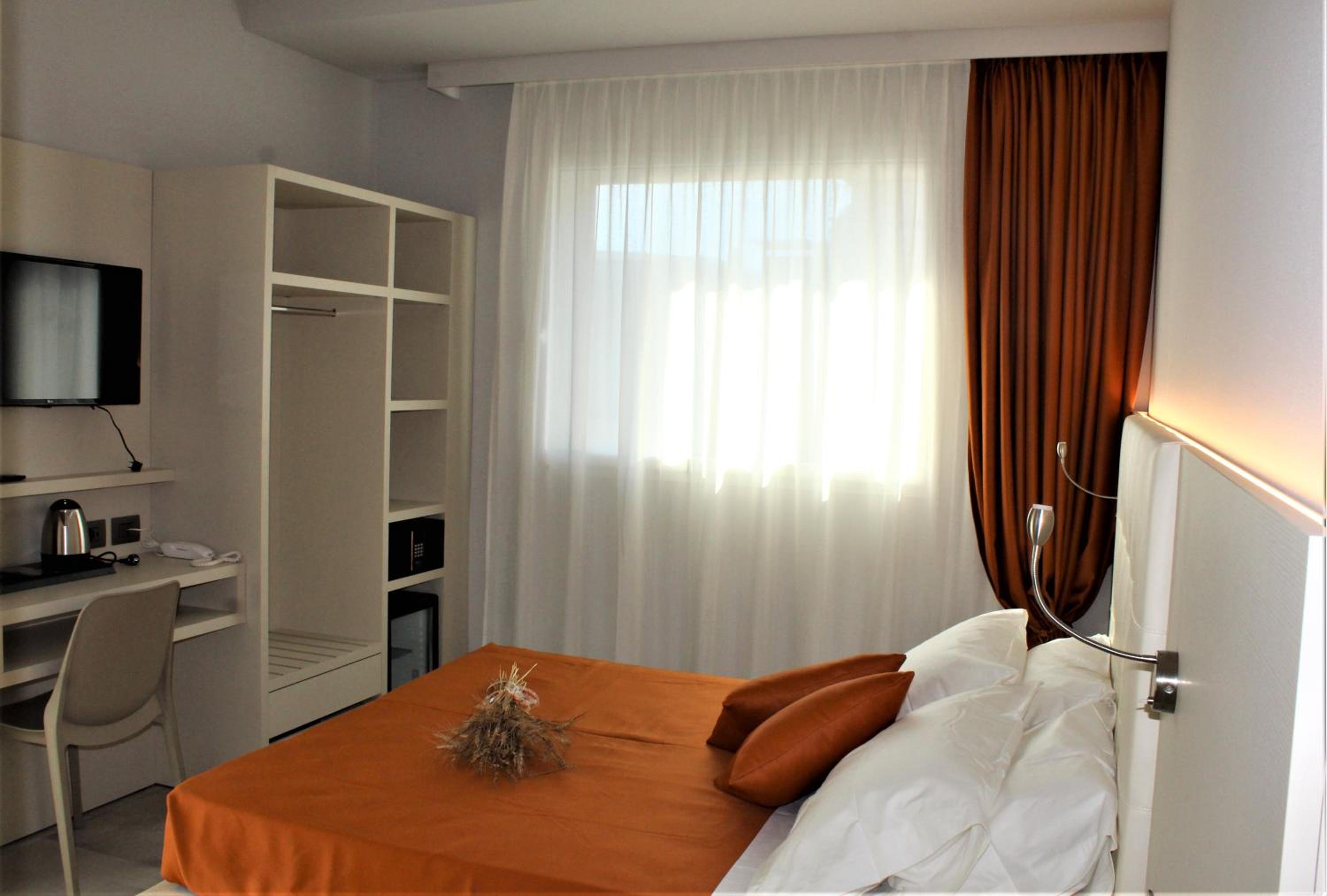 Double Room - Disability Access photo 2