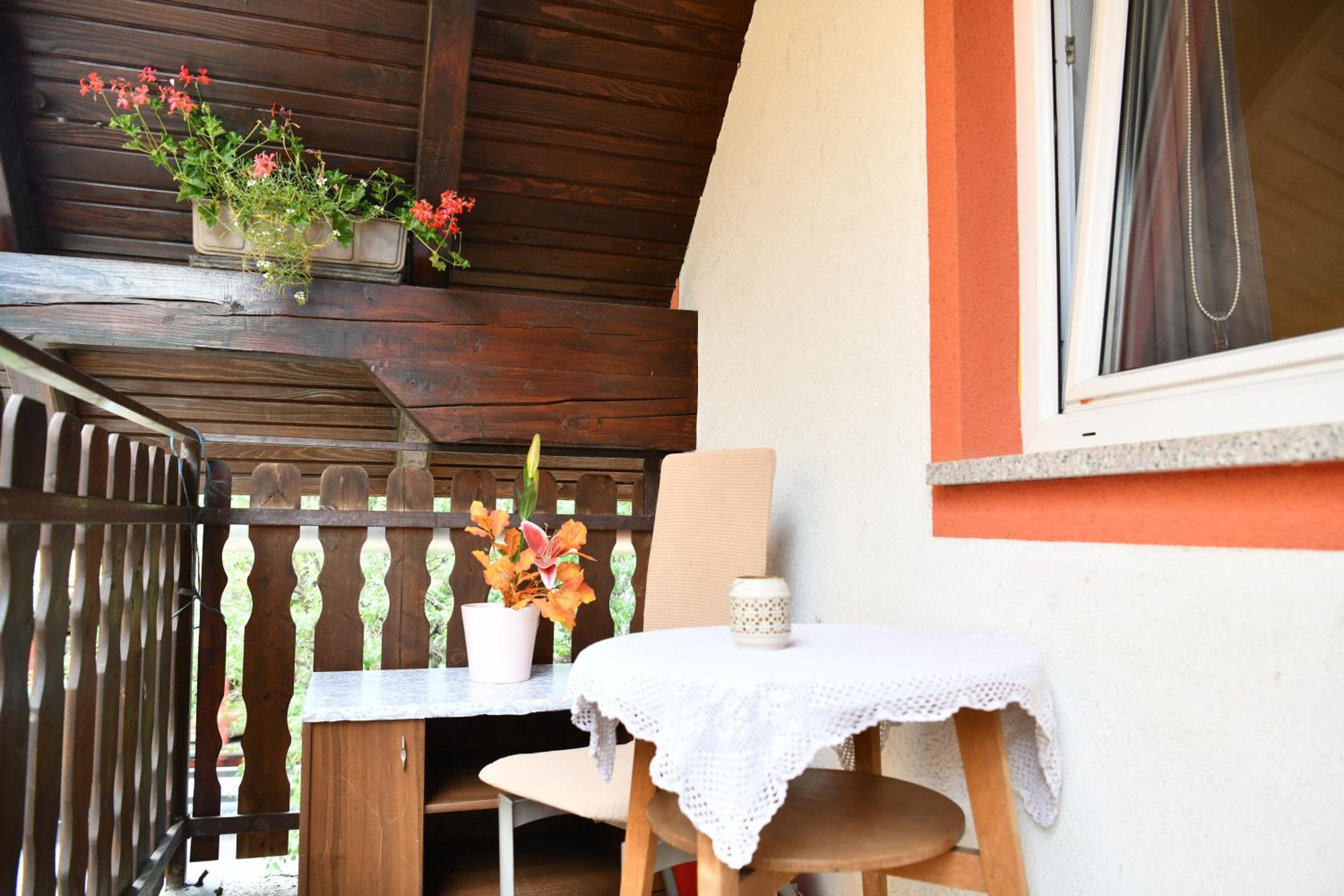 One-Bedroom Apartment with Balcony - Photo 20