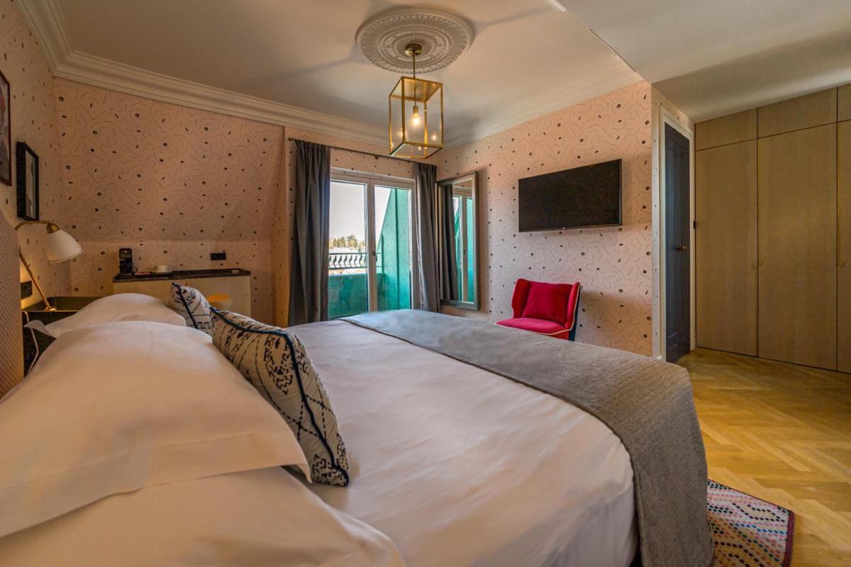 Superior Room - City View & Balcony photo 3