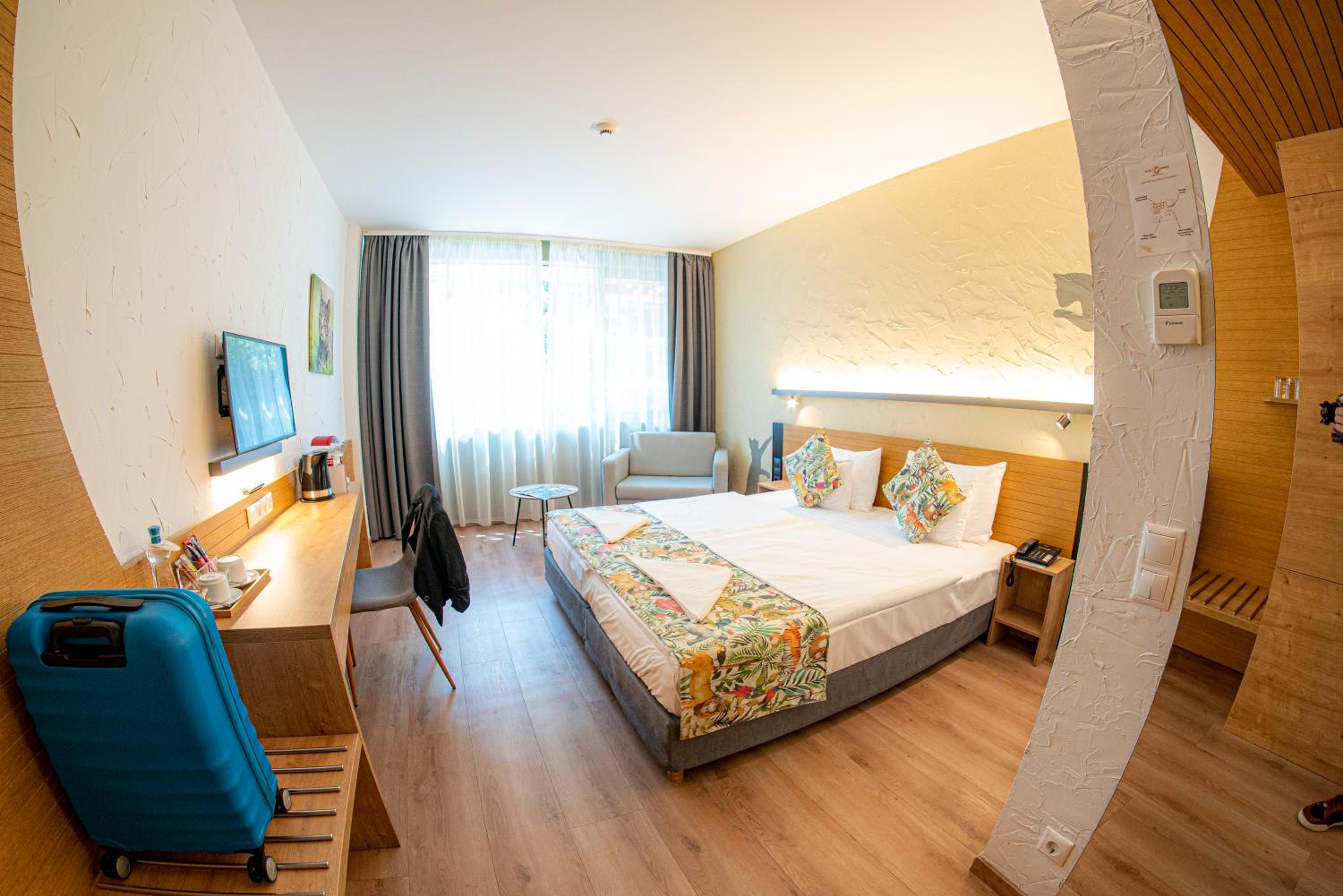 Standard Double or Twin Room with Free Zoo Access - Photo 1