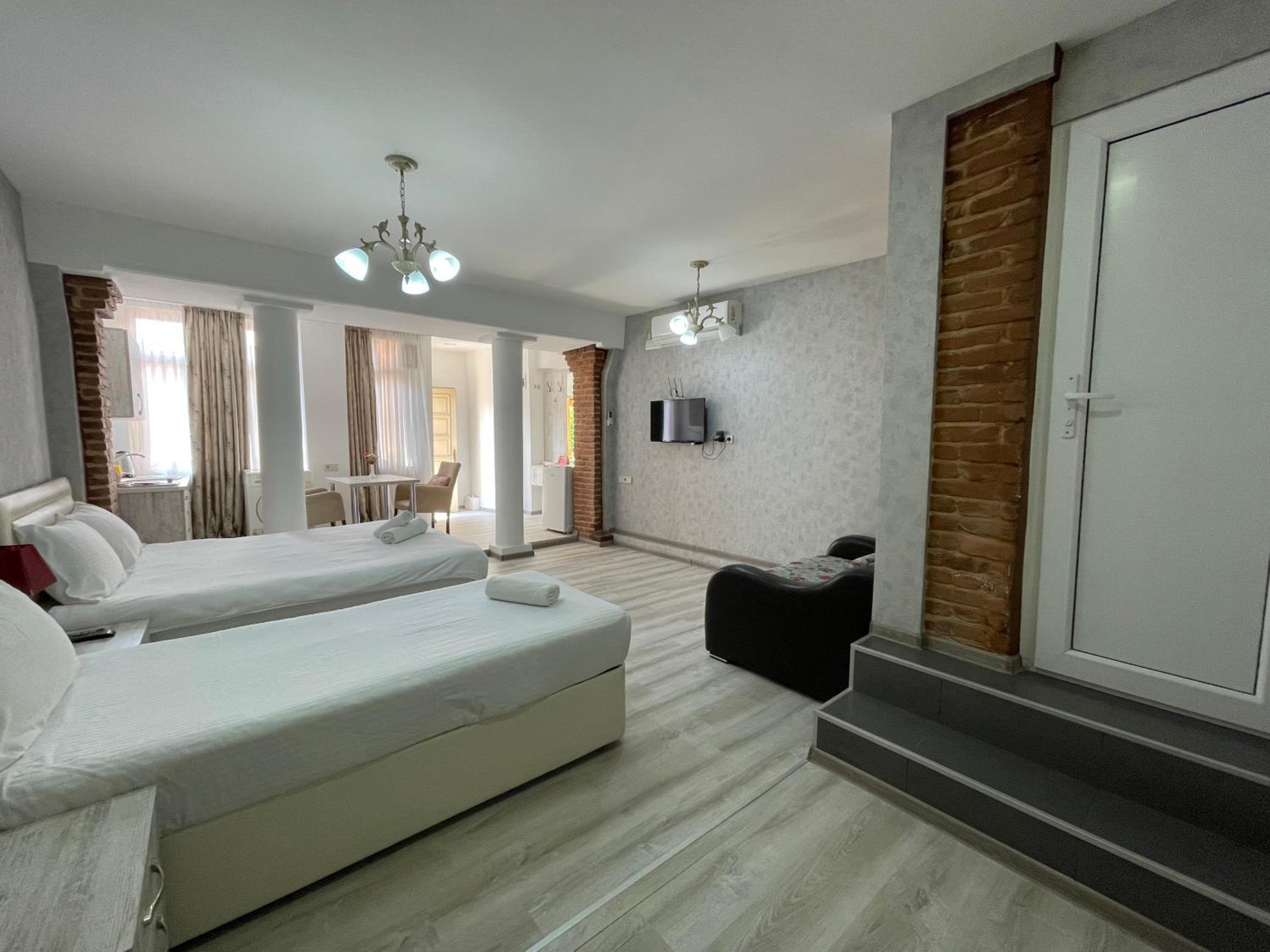 Deluxe Triple Room - Photo 6