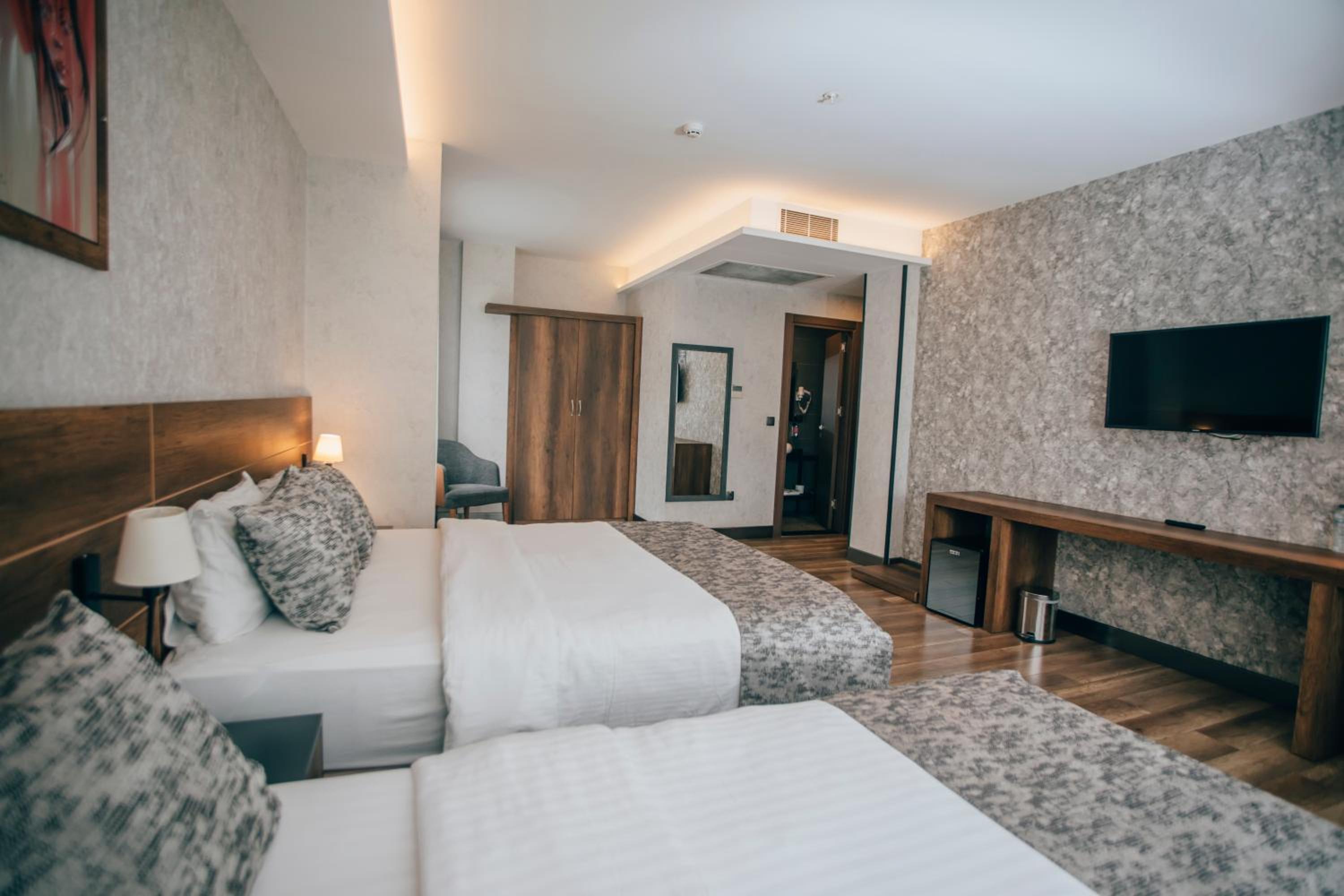 Superior Triple Room photo 3