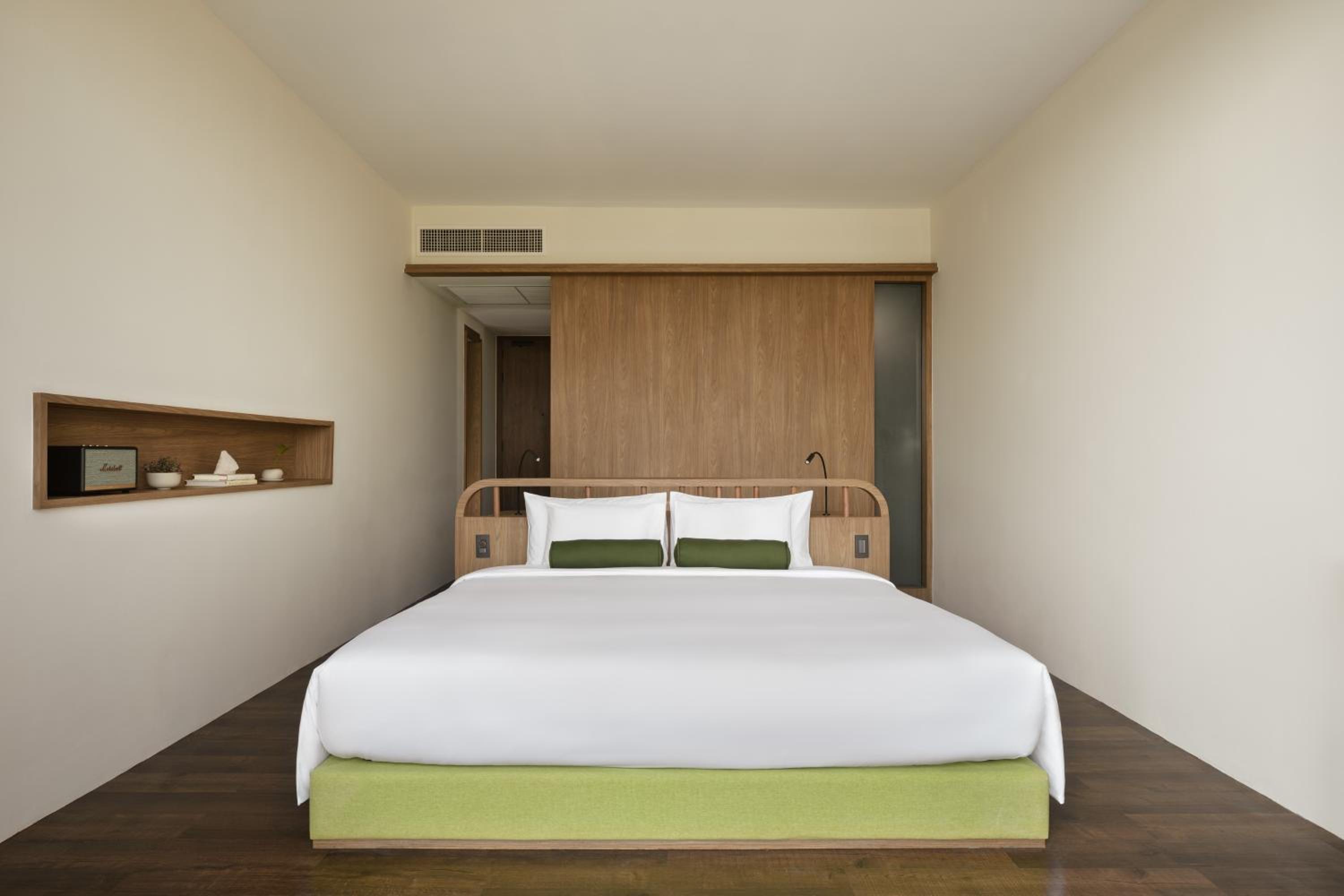 Deluxe Double Room with Balcony - Photo 11
