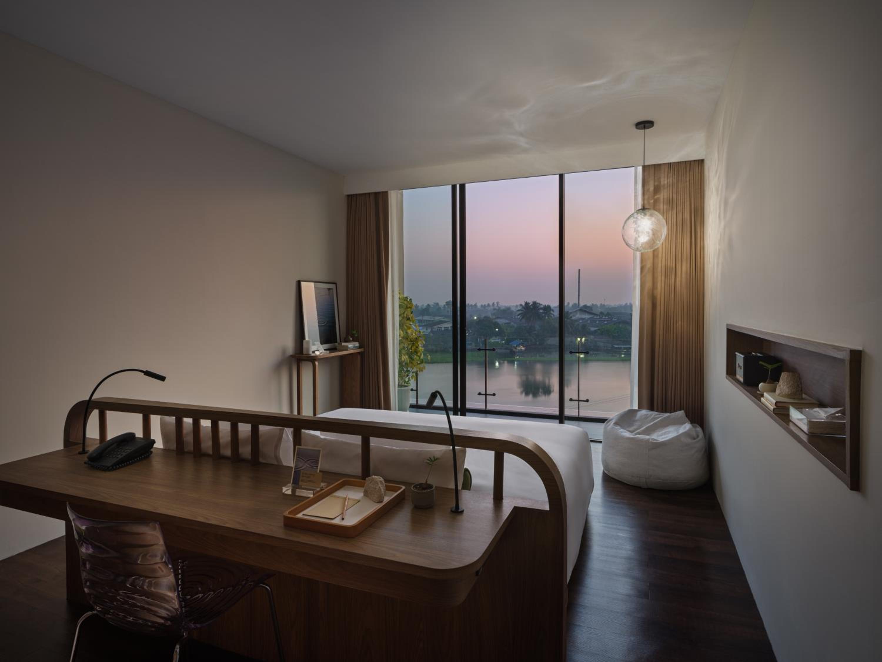 Deluxe Double Room with Balcony - Photo 10
