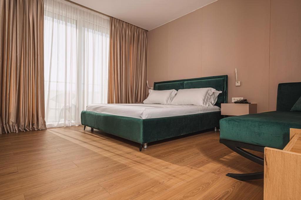 Deluxe Triple Room with Sea View