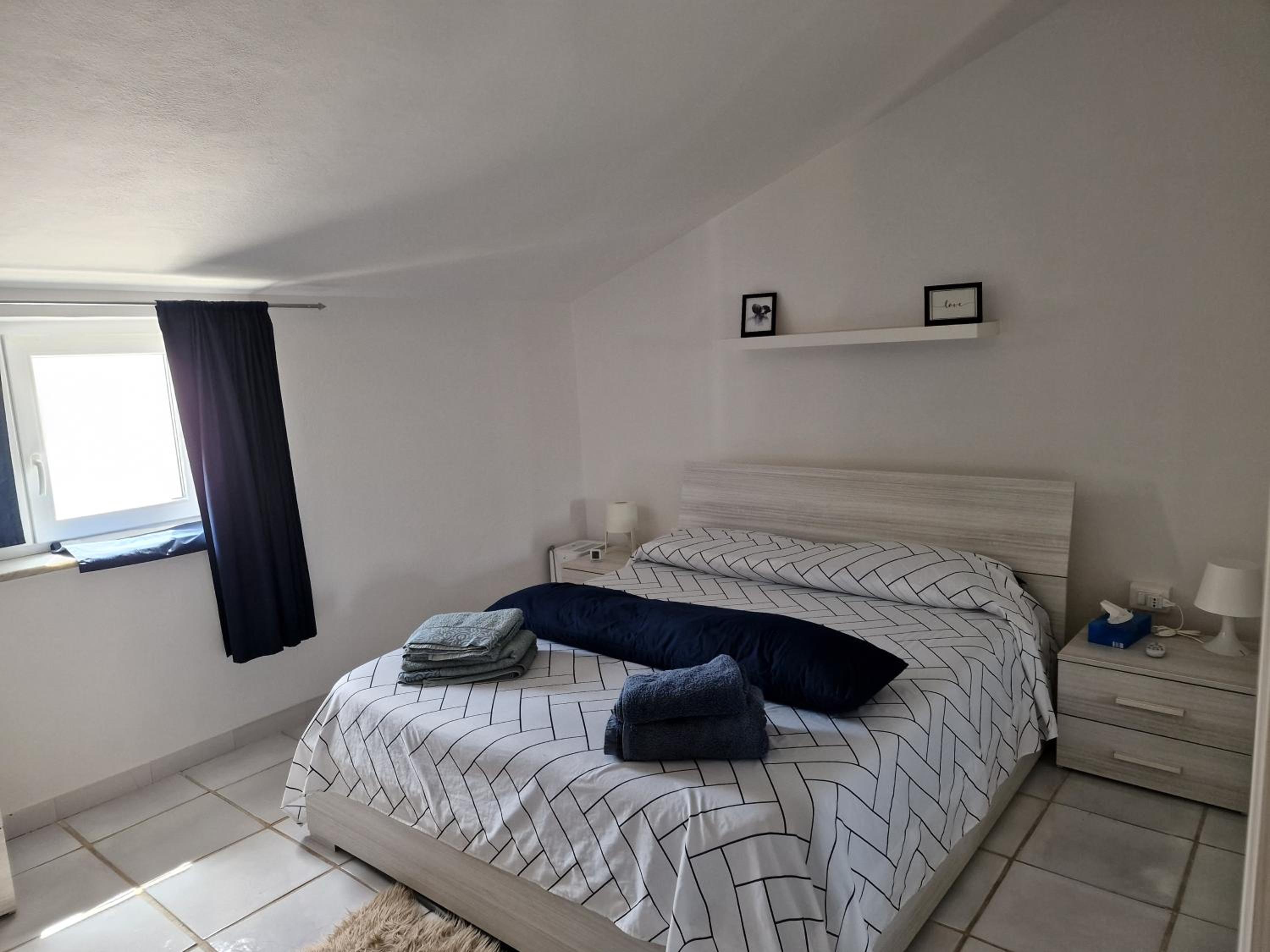 One-Bedroom Apartment photo 1