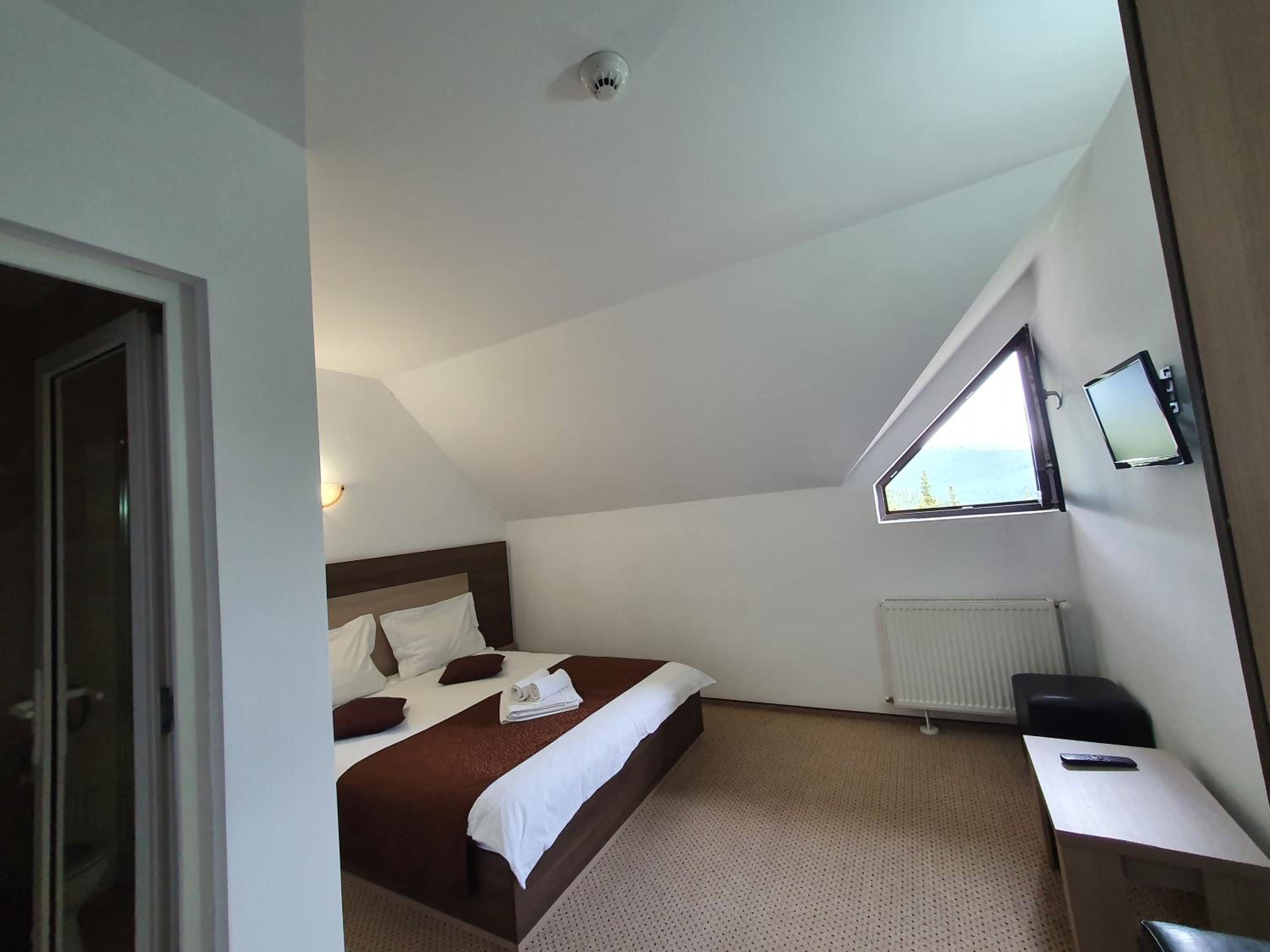 Economy Double Room photo 3