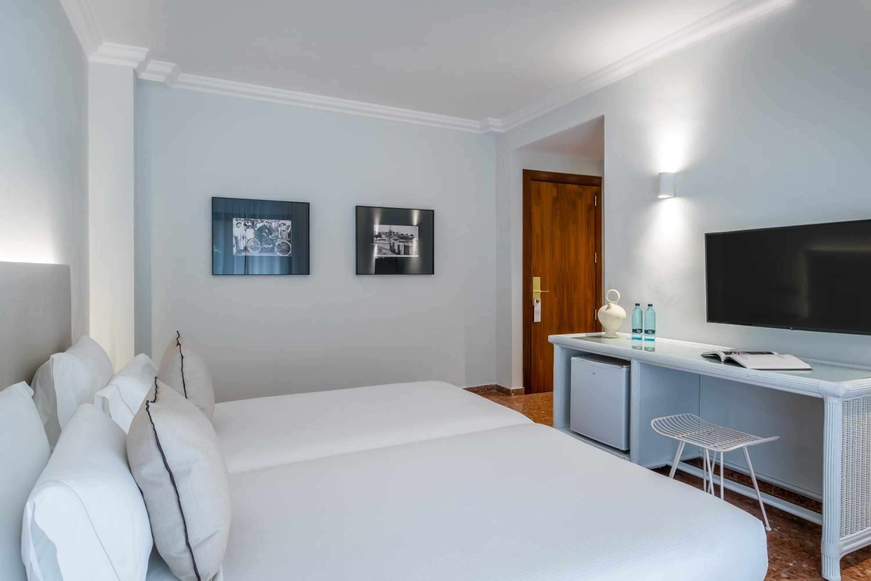 Economy Double Room photo 3