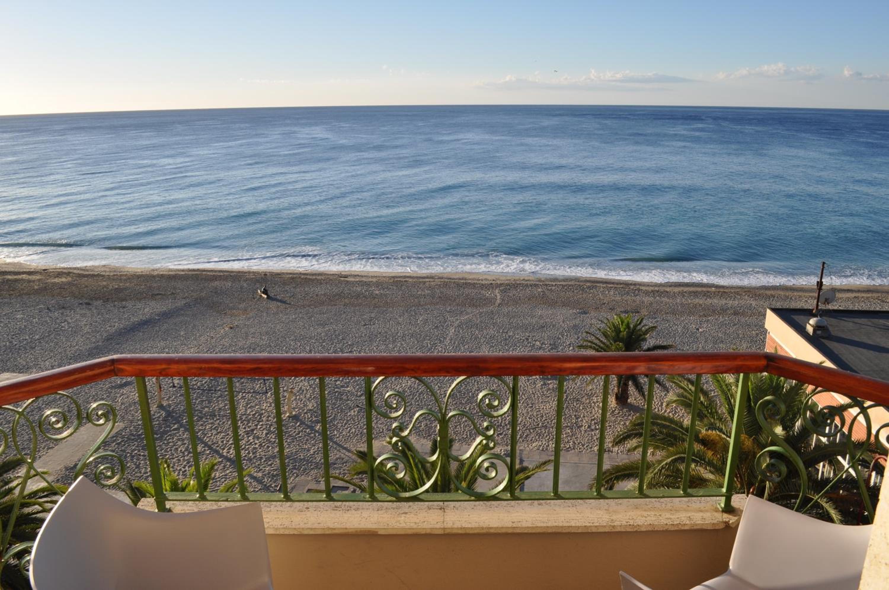 Standard Triple Room with Balcony and Sea View photo 3