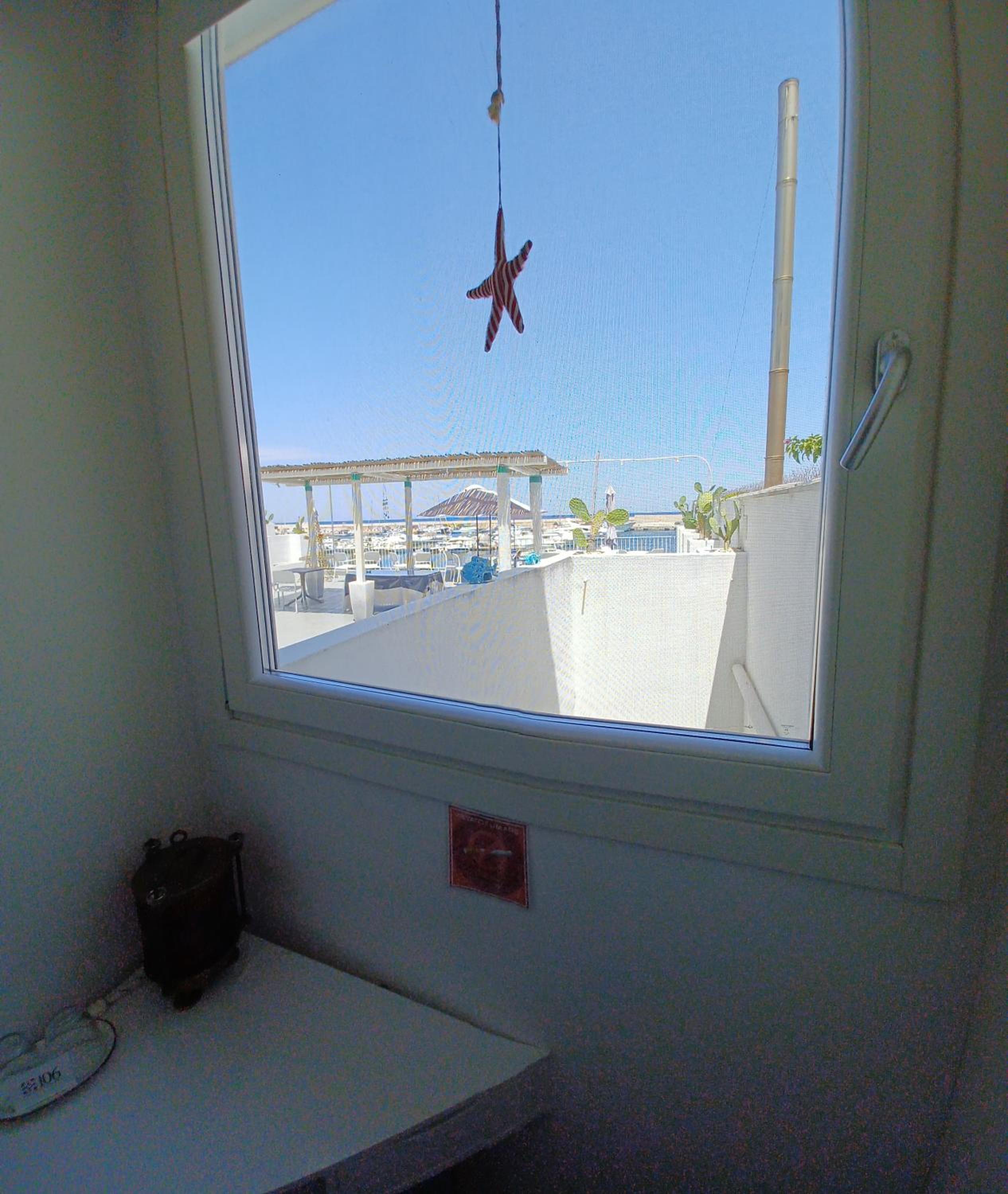 Deluxe Double Room with Sea View - Photo 10