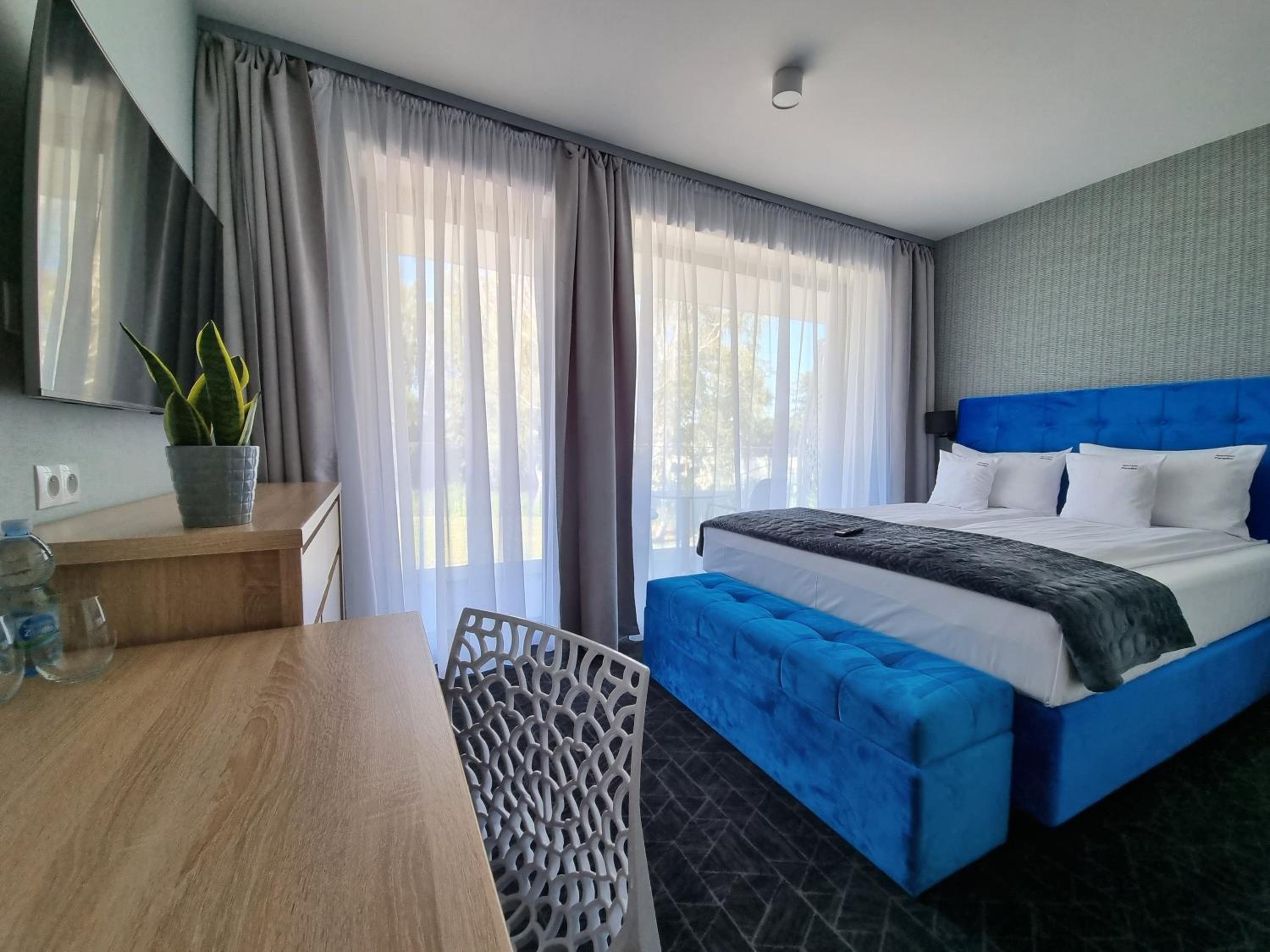 King Room with Balcony - Photo 3