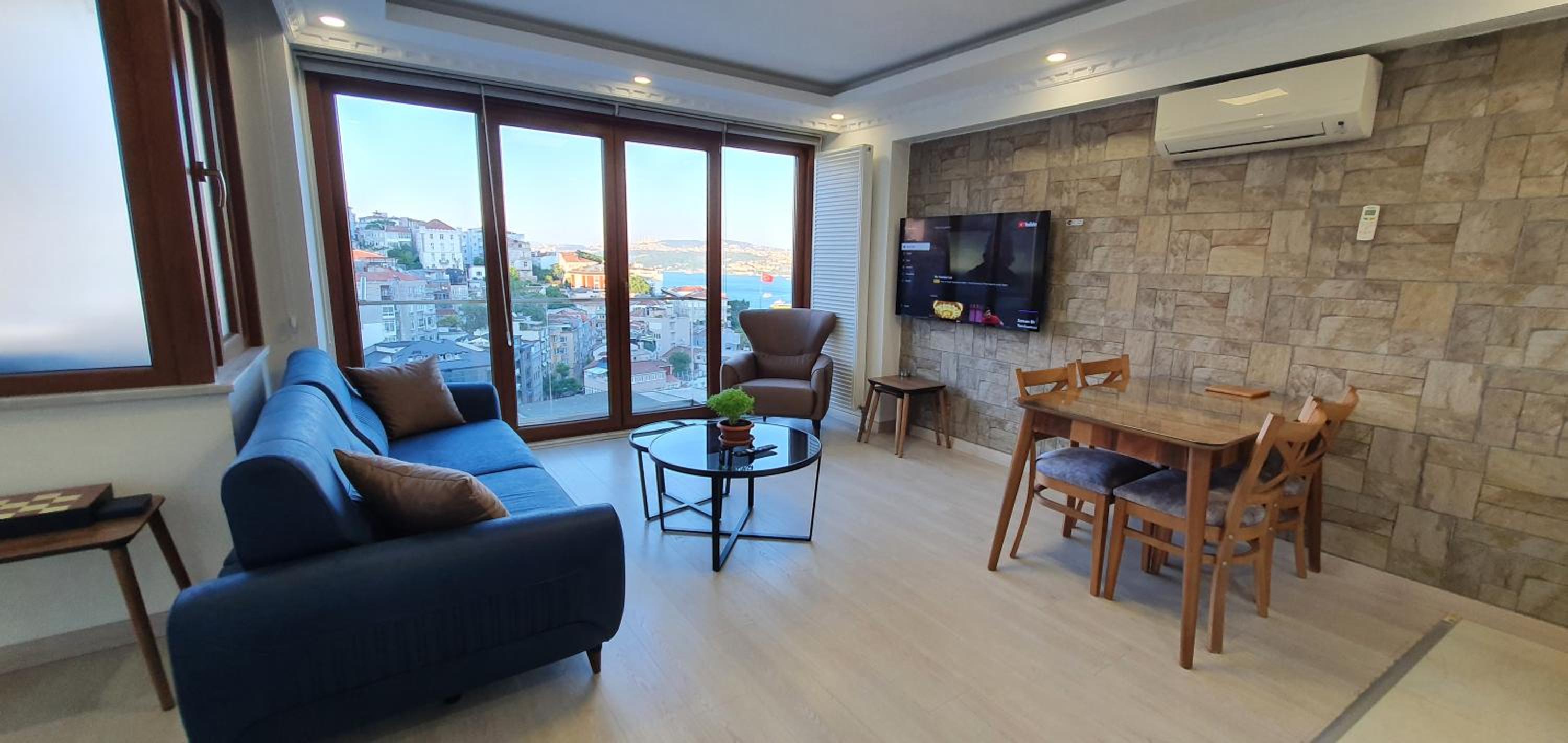 One-Bedroom Apartment with Sea View photo 1