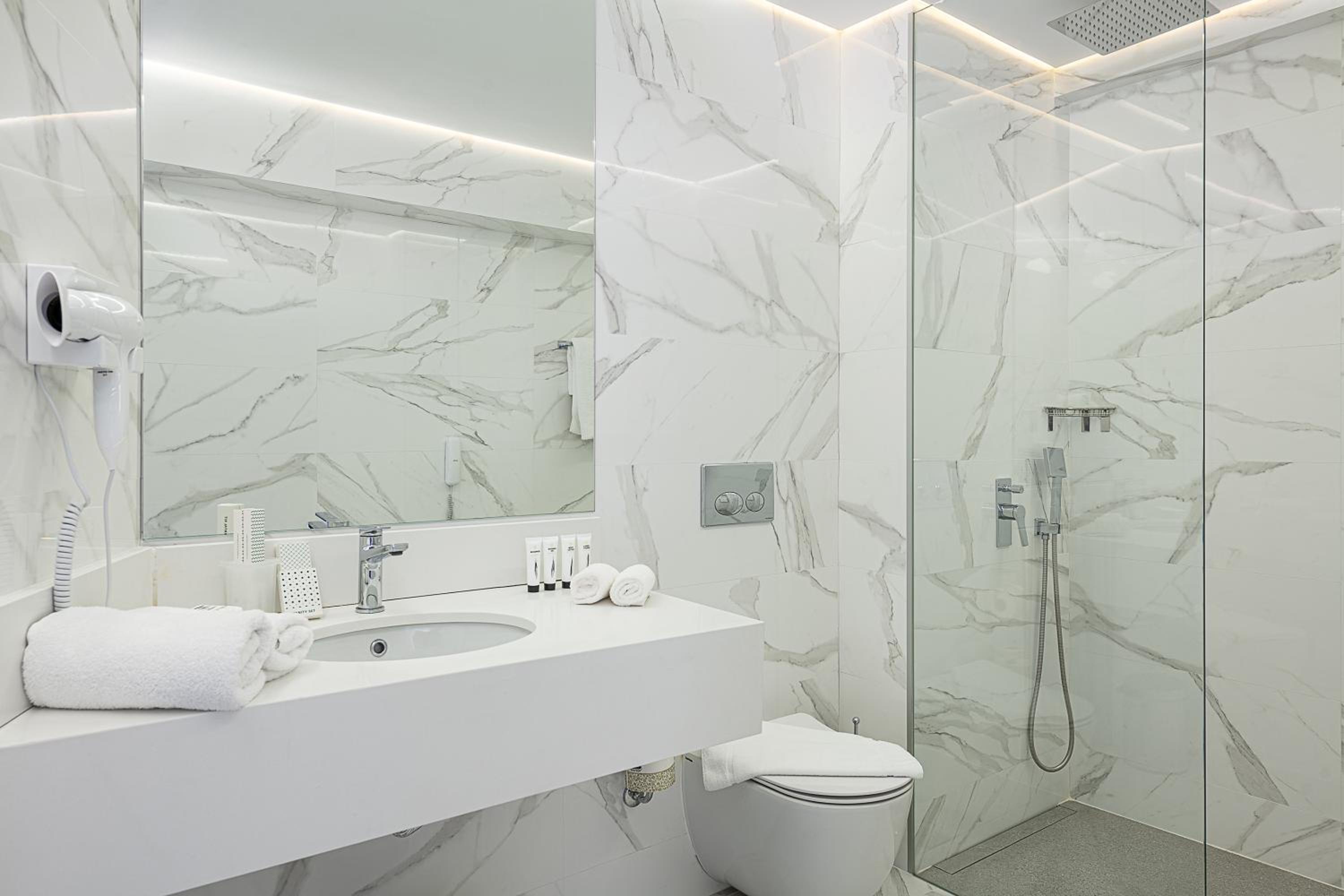 Double Room with Sea View - Photo 10