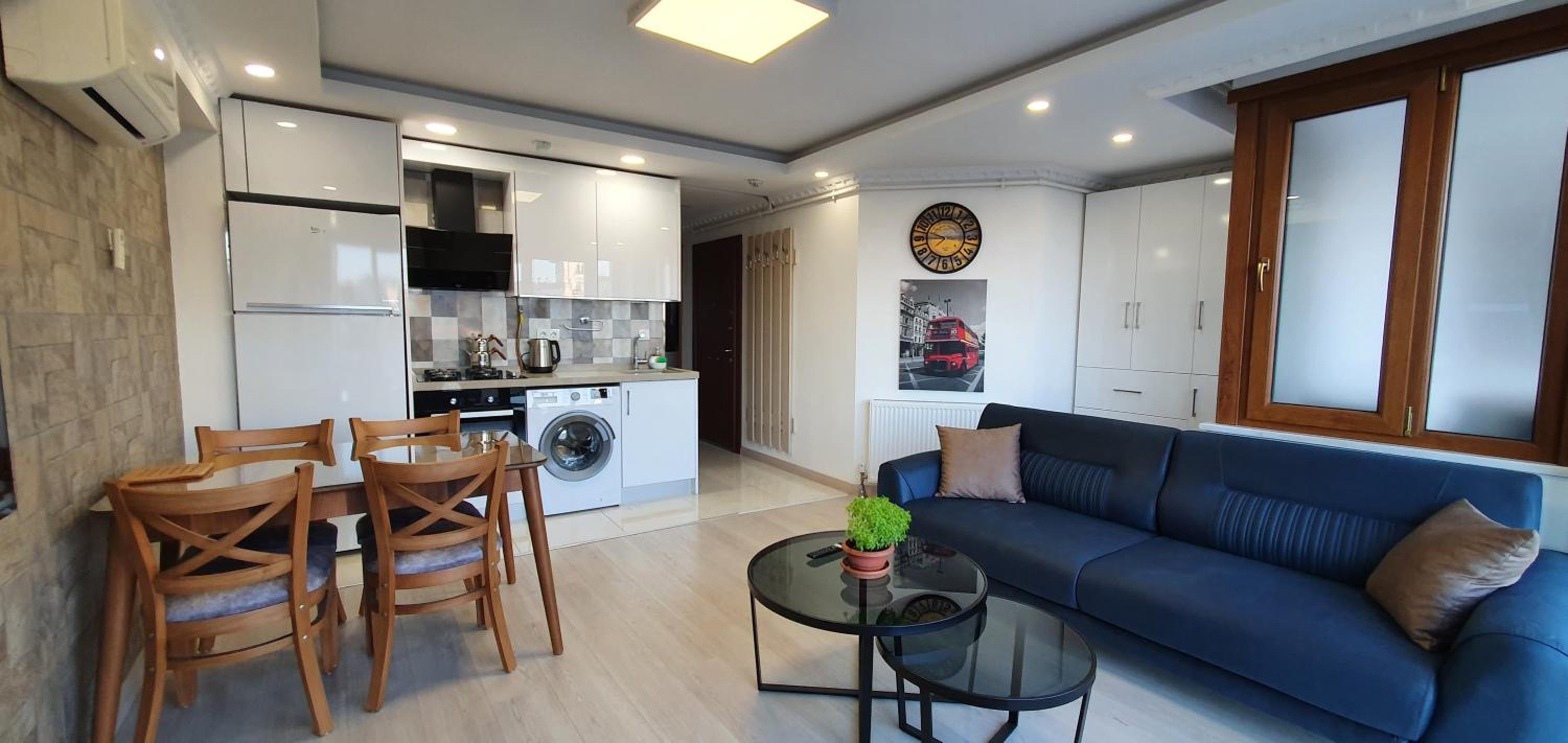 One-Bedroom Apartment with Sea View photo 3