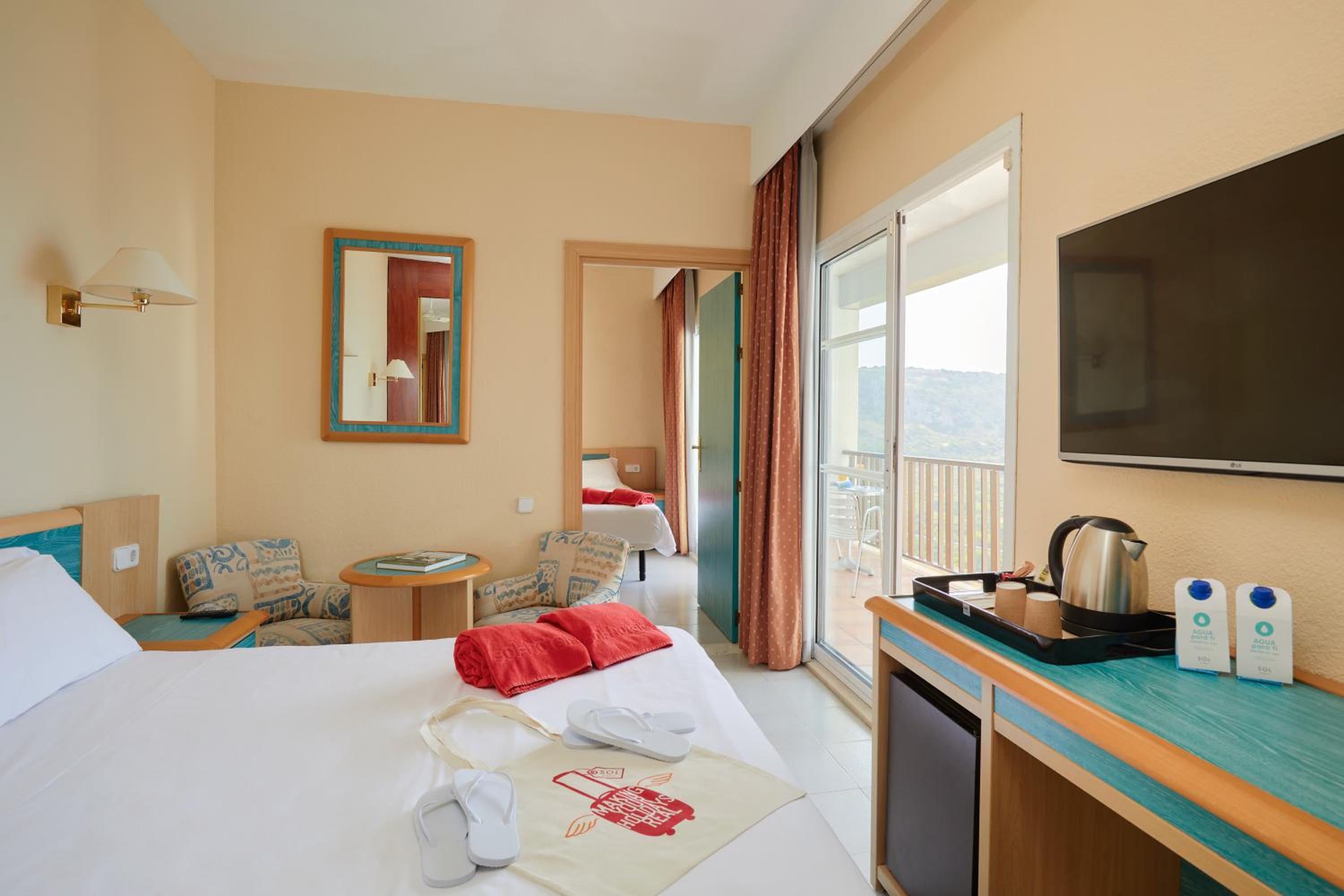 Habitación Familiar con Vista (2 Adultos + 2 Niños)