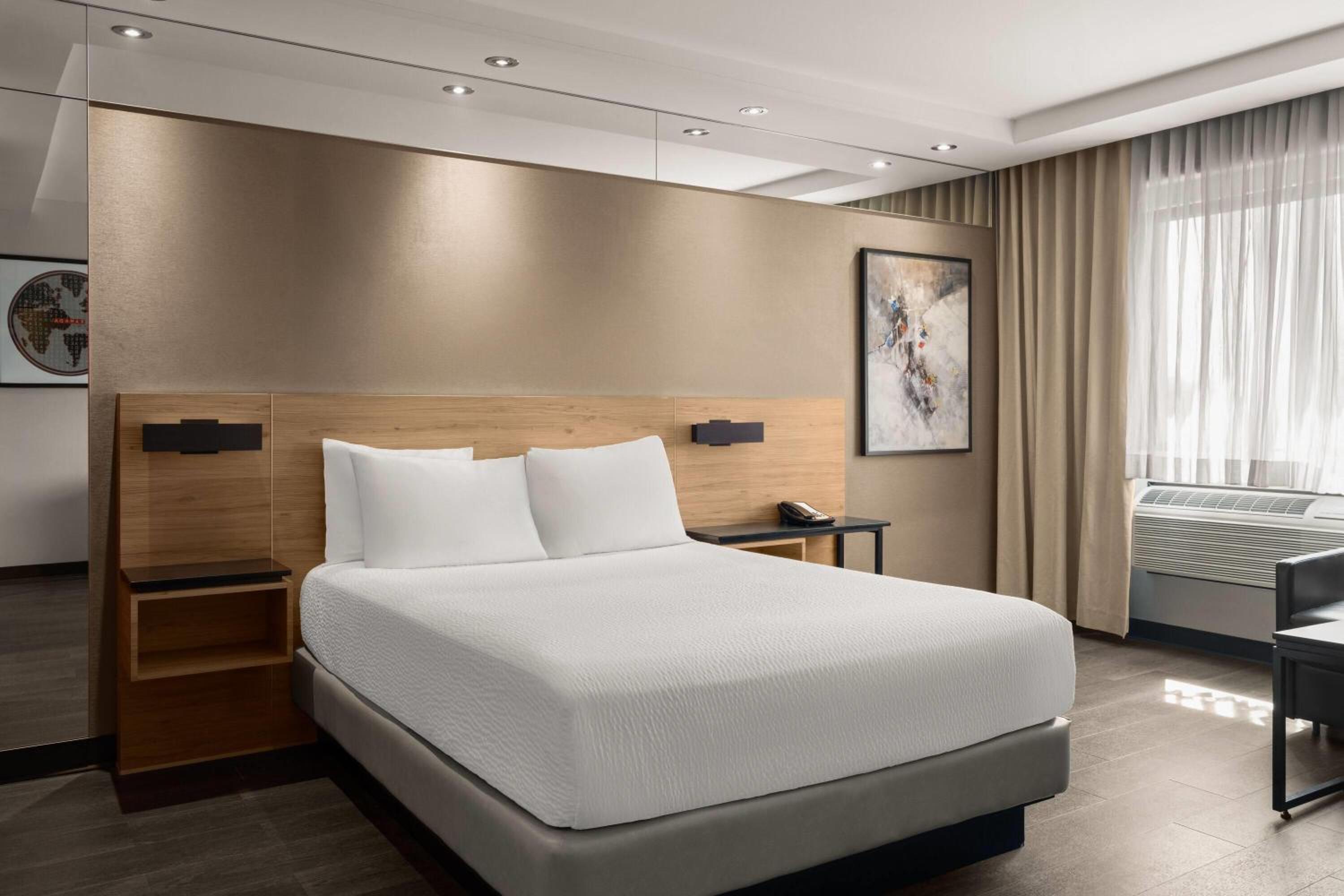 Queen Room with Sofa Bed - Non-Smoking