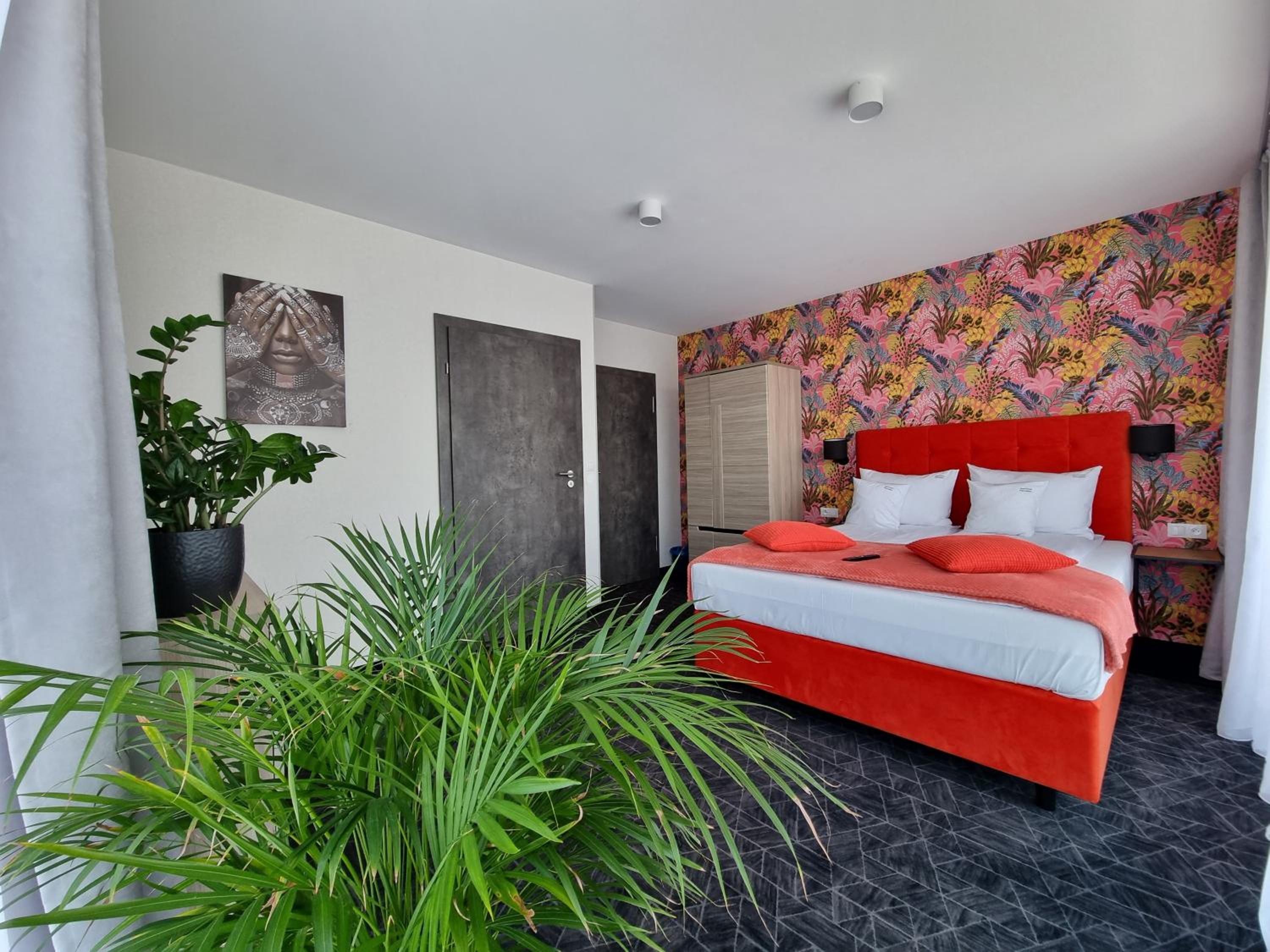 Deluxe King Room - Photo 6