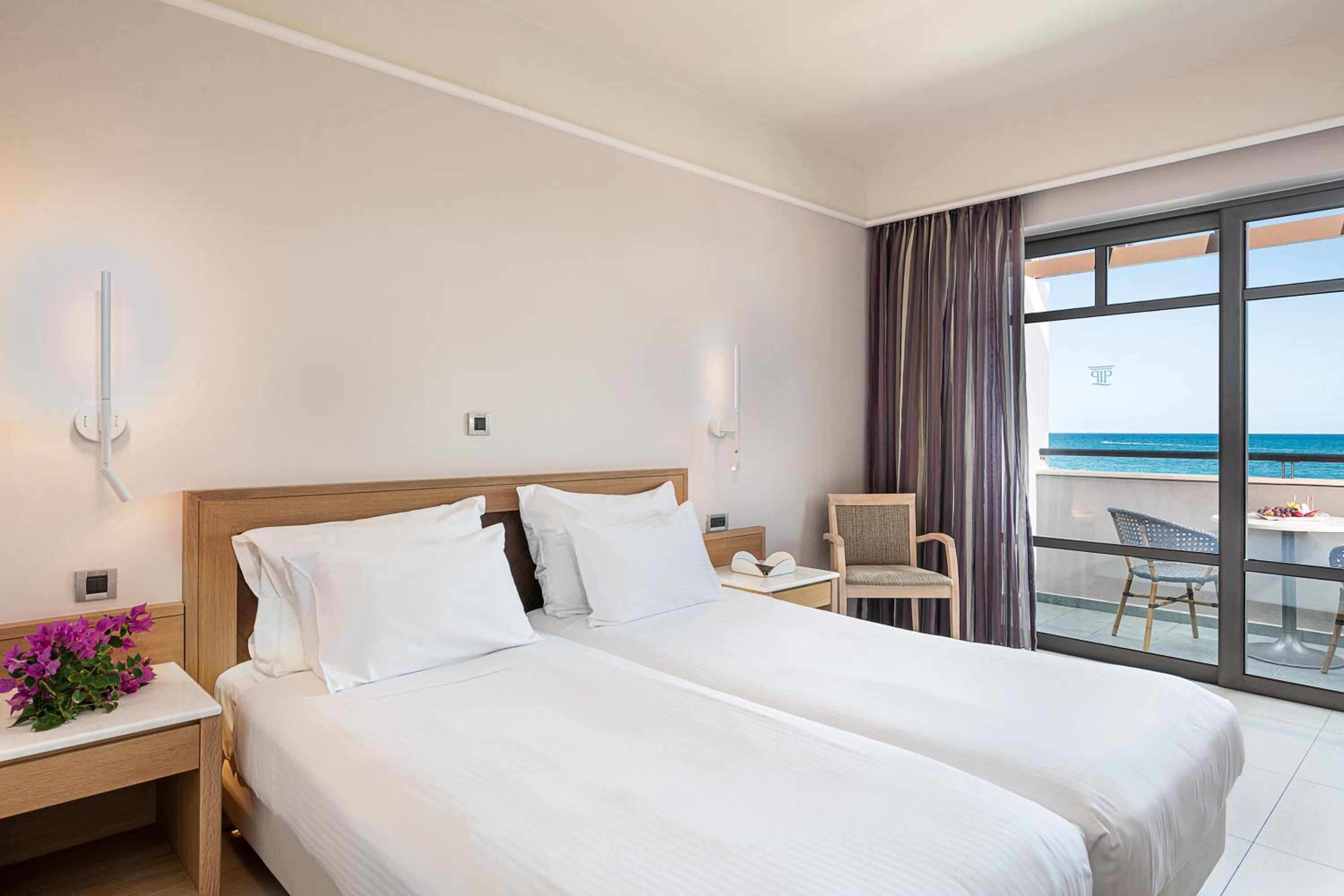 Double Room with Sea View - Photo 11