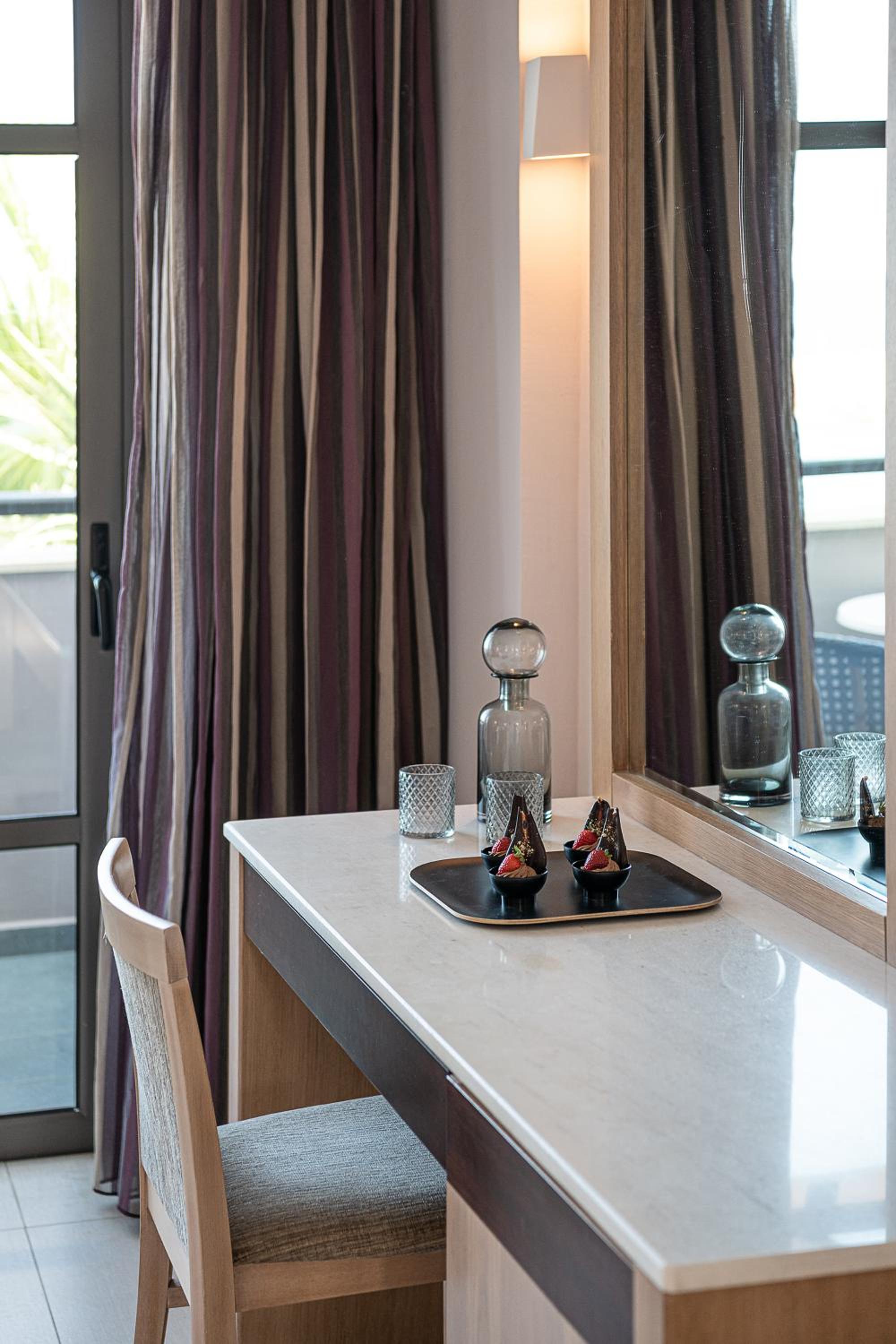 Double Room with Sea View - Photo 17