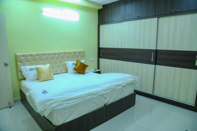 Standard - Photo 1
